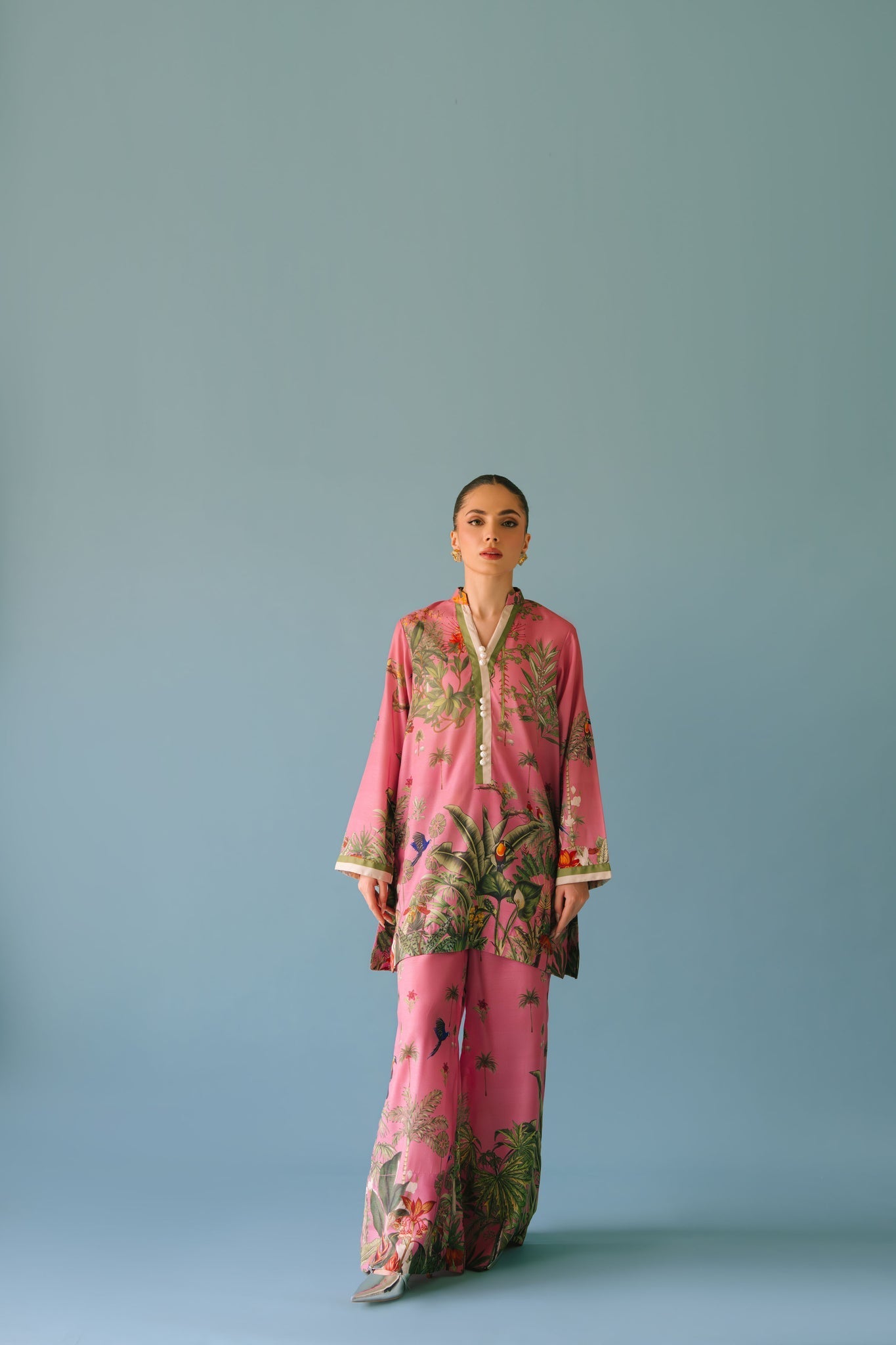 Sammy K | Lawn Pret 25 | Enchanting garden