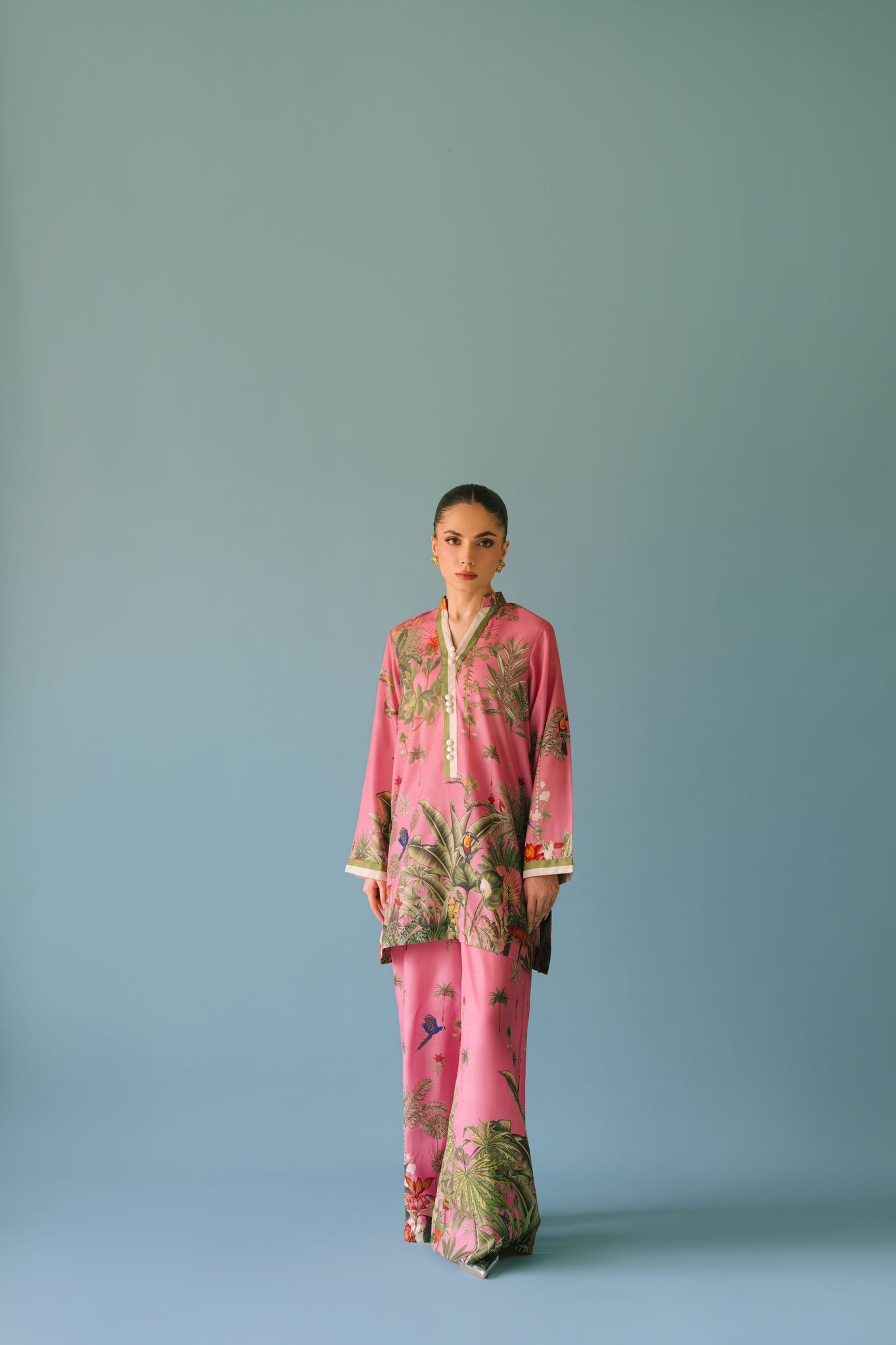 Sammy K | Lawn Pret 25 | Enchanting garden