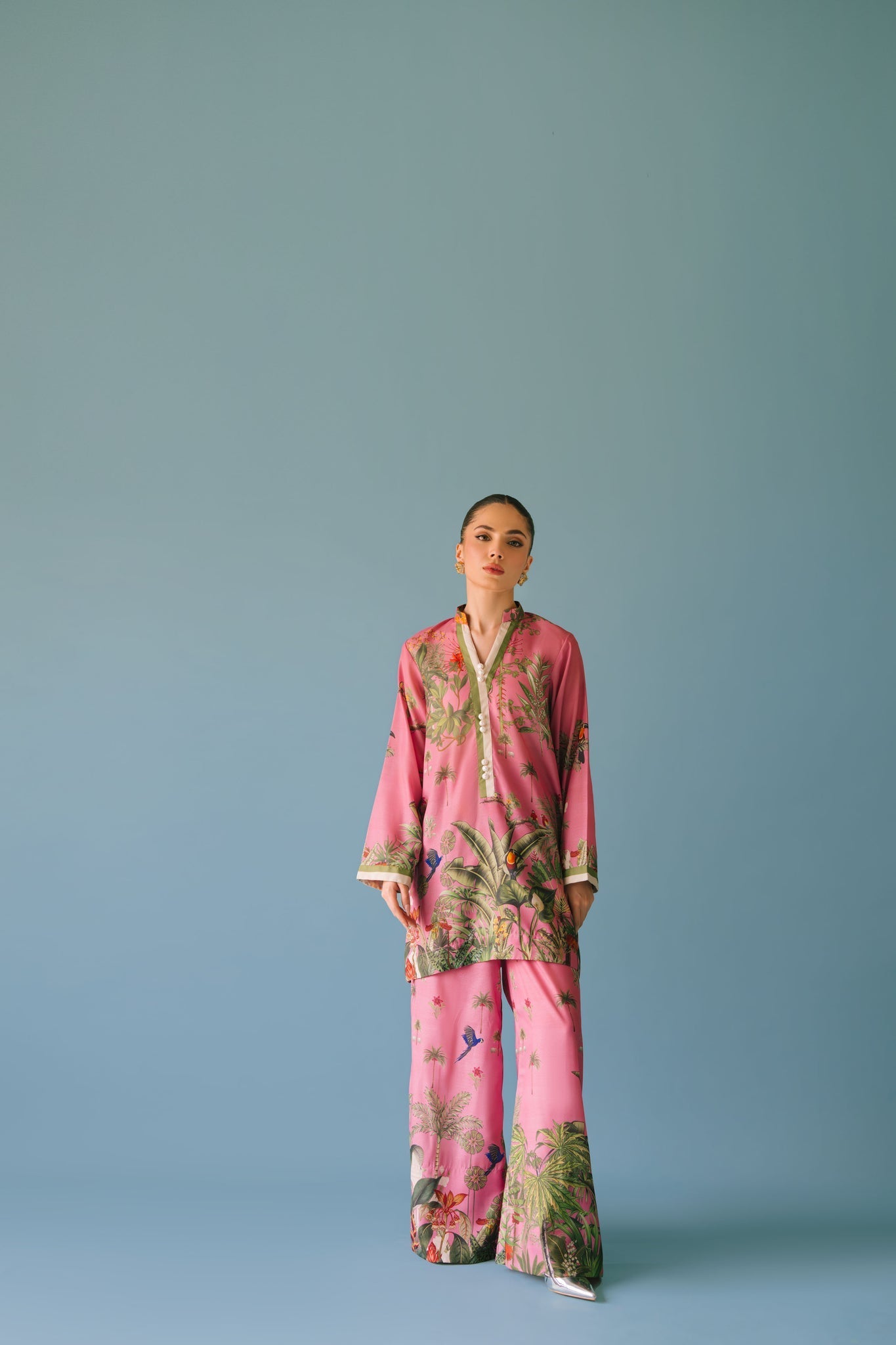 Sammy K | Lawn Pret 25 | Enchanting garden