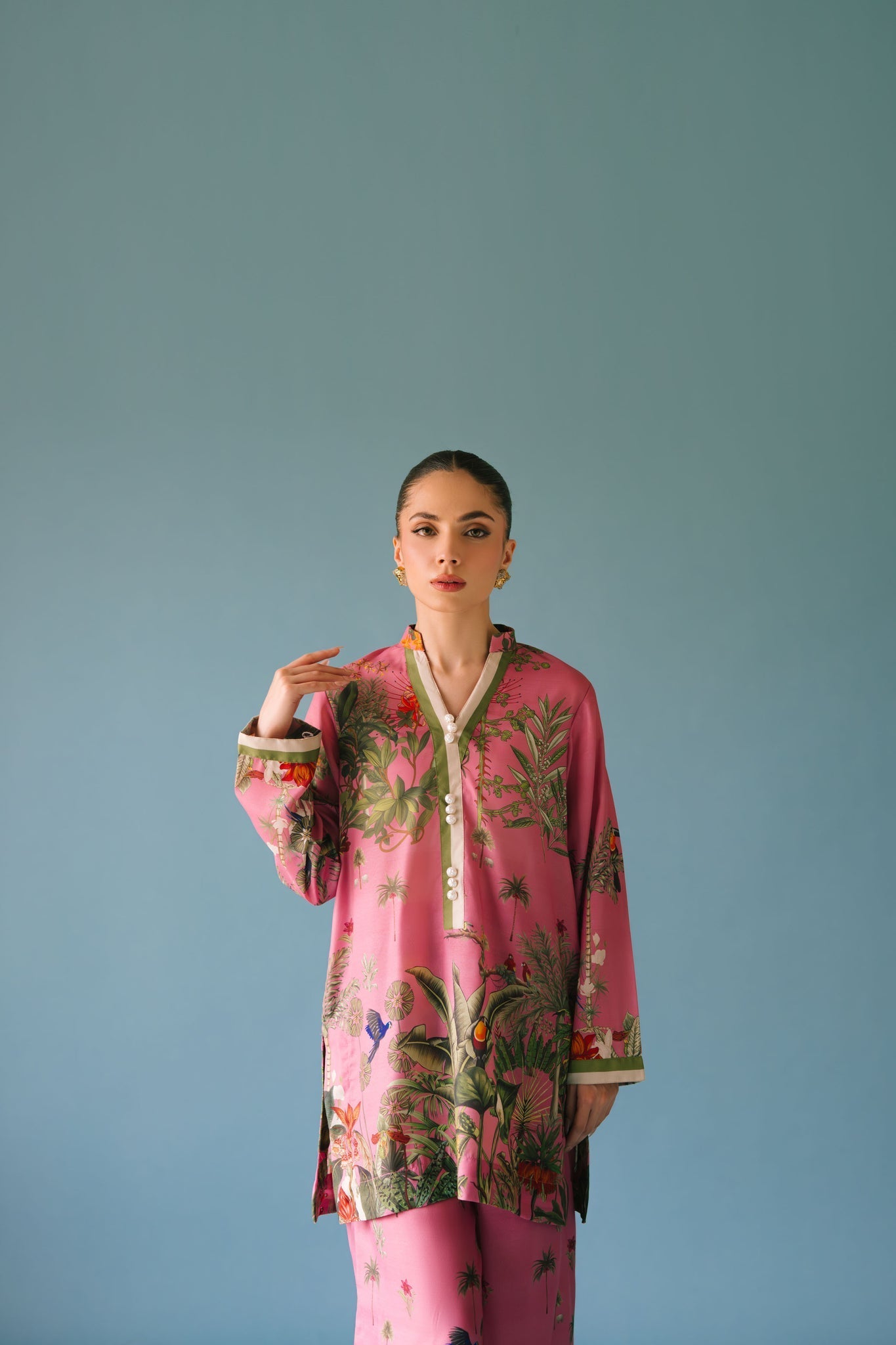 Sammy K | Lawn Pret 25 | Enchanting garden