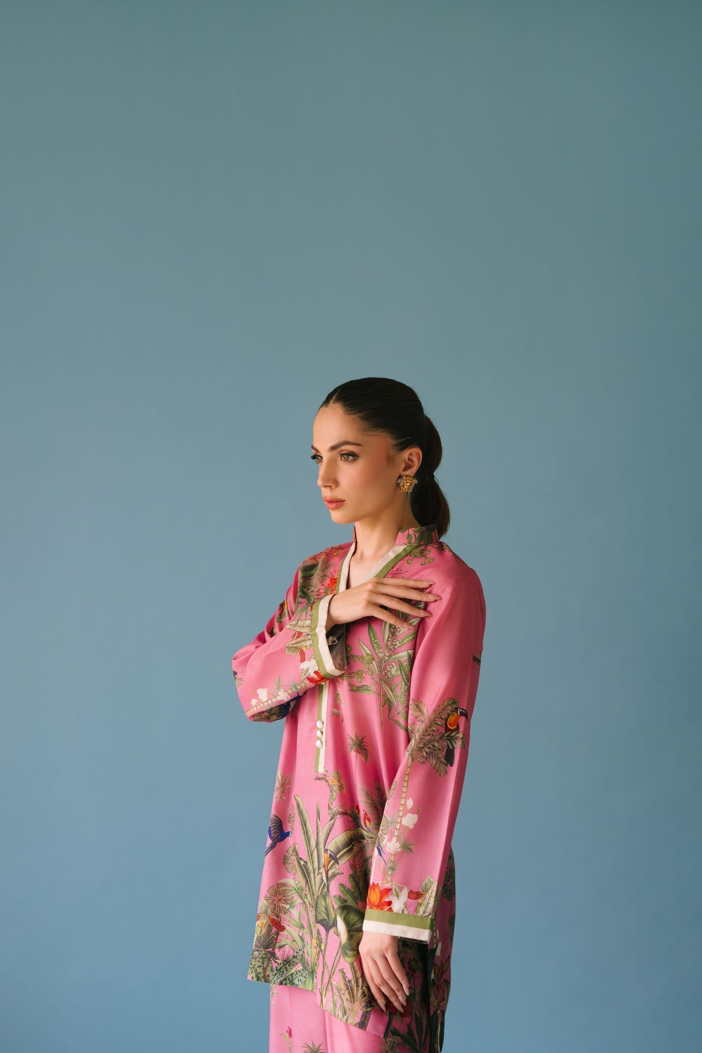 Sammy K | Lawn Pret 25 | Enchanting garden