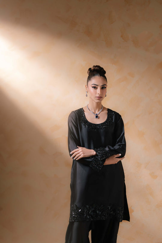 Sammy K | Daisy Drizzle | Black Snow