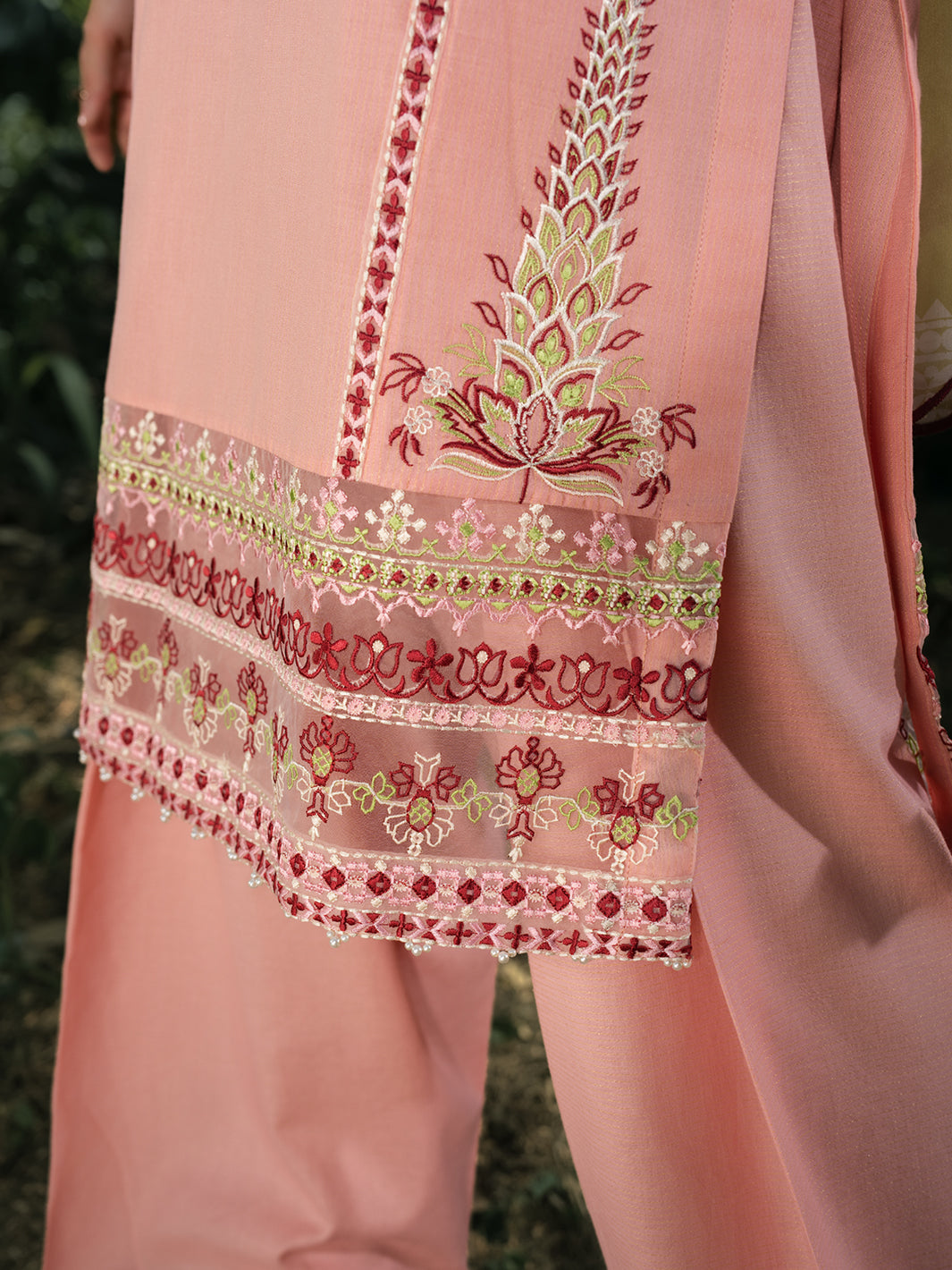 Hemstitch | The Garden Lawn | Pinky Peony