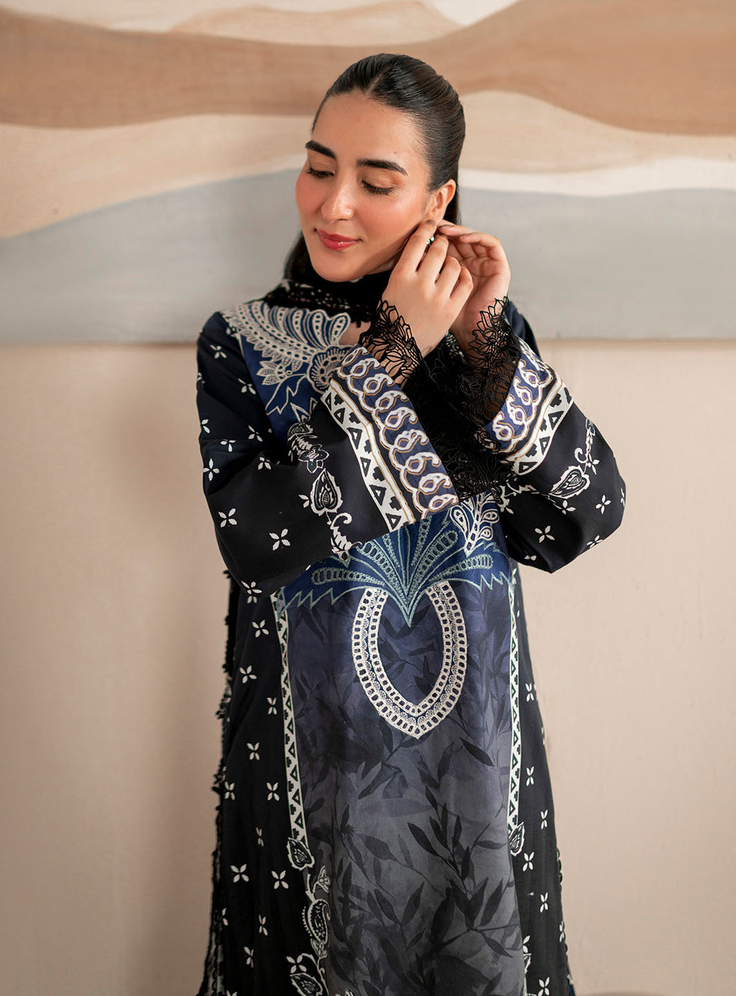 Roheenaz | Selene Fall 24 | Iris