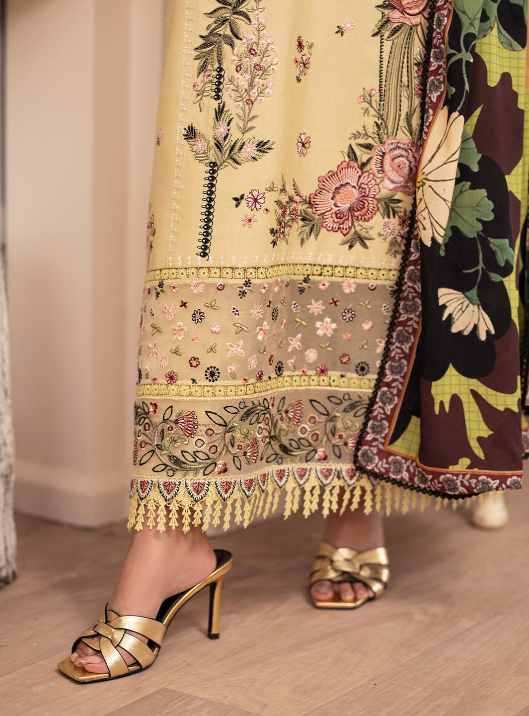 Roheenaz | Meraki Winter Collection | Evie