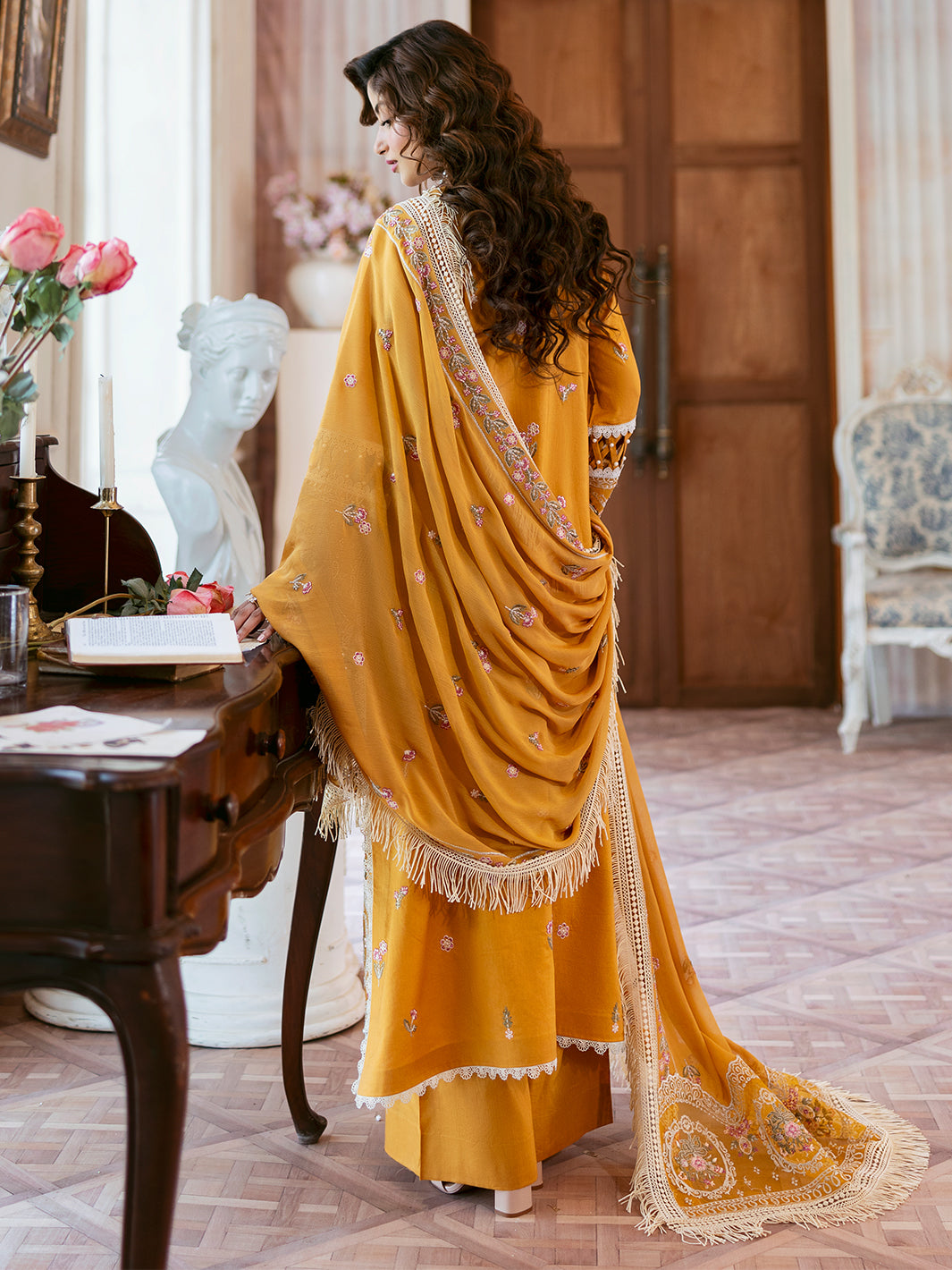 Mahnur | Sophie Luxury Lawn 25 | Rosy