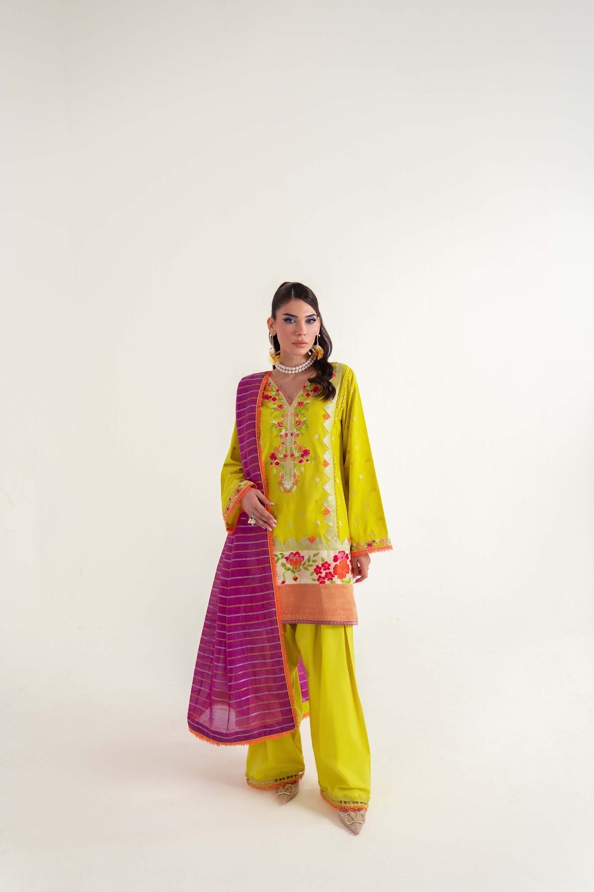 Sable Vogue | Luxury Lawn 25 | SL-04-25-V2