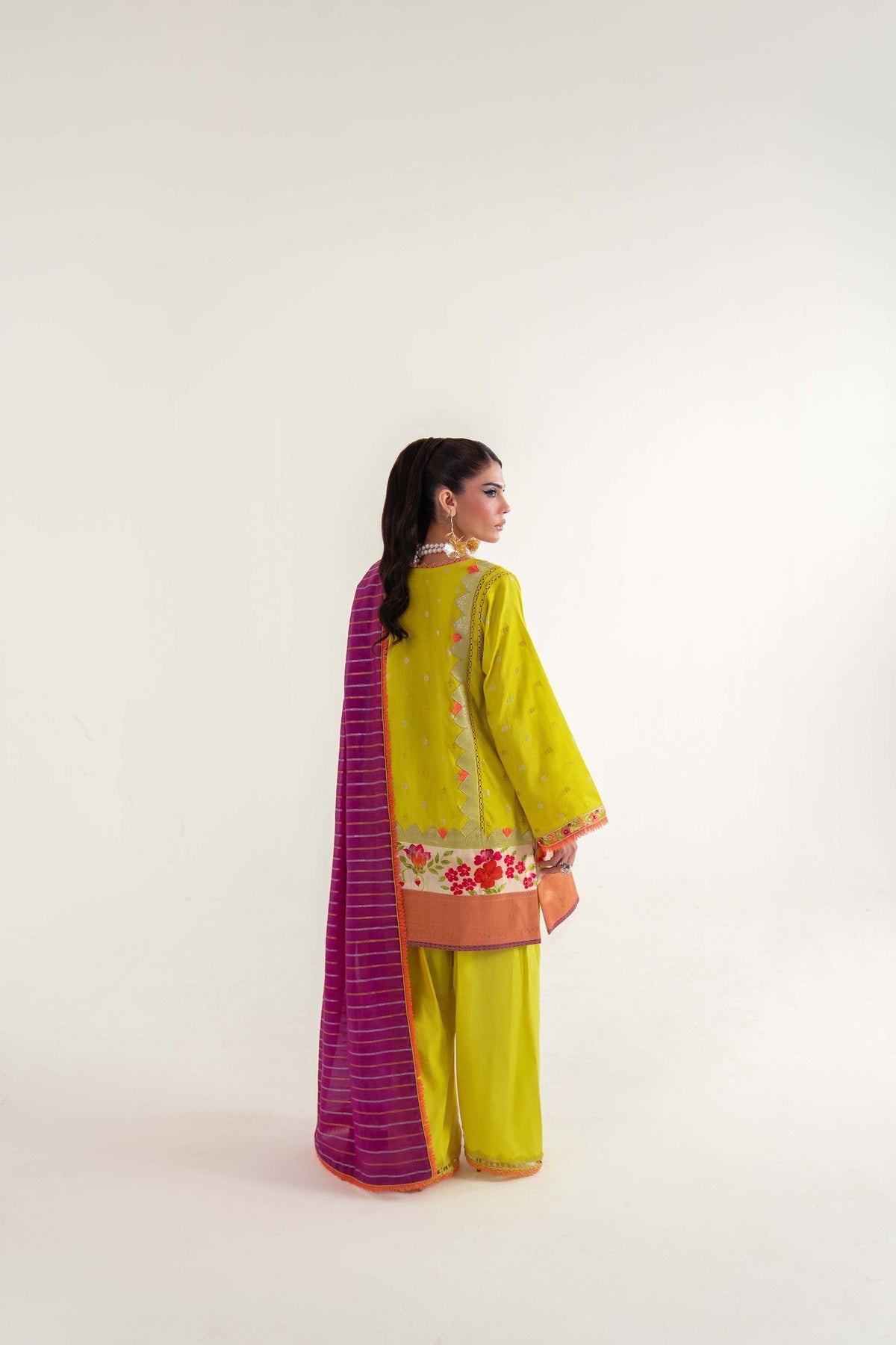 Sable Vogue | Luxury Lawn 25 | SL-04-25-V2