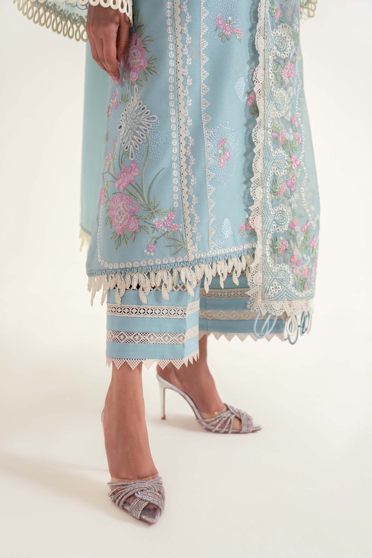 Sable Vogue | Luxury Lawn 25 | SL-06-25-V2