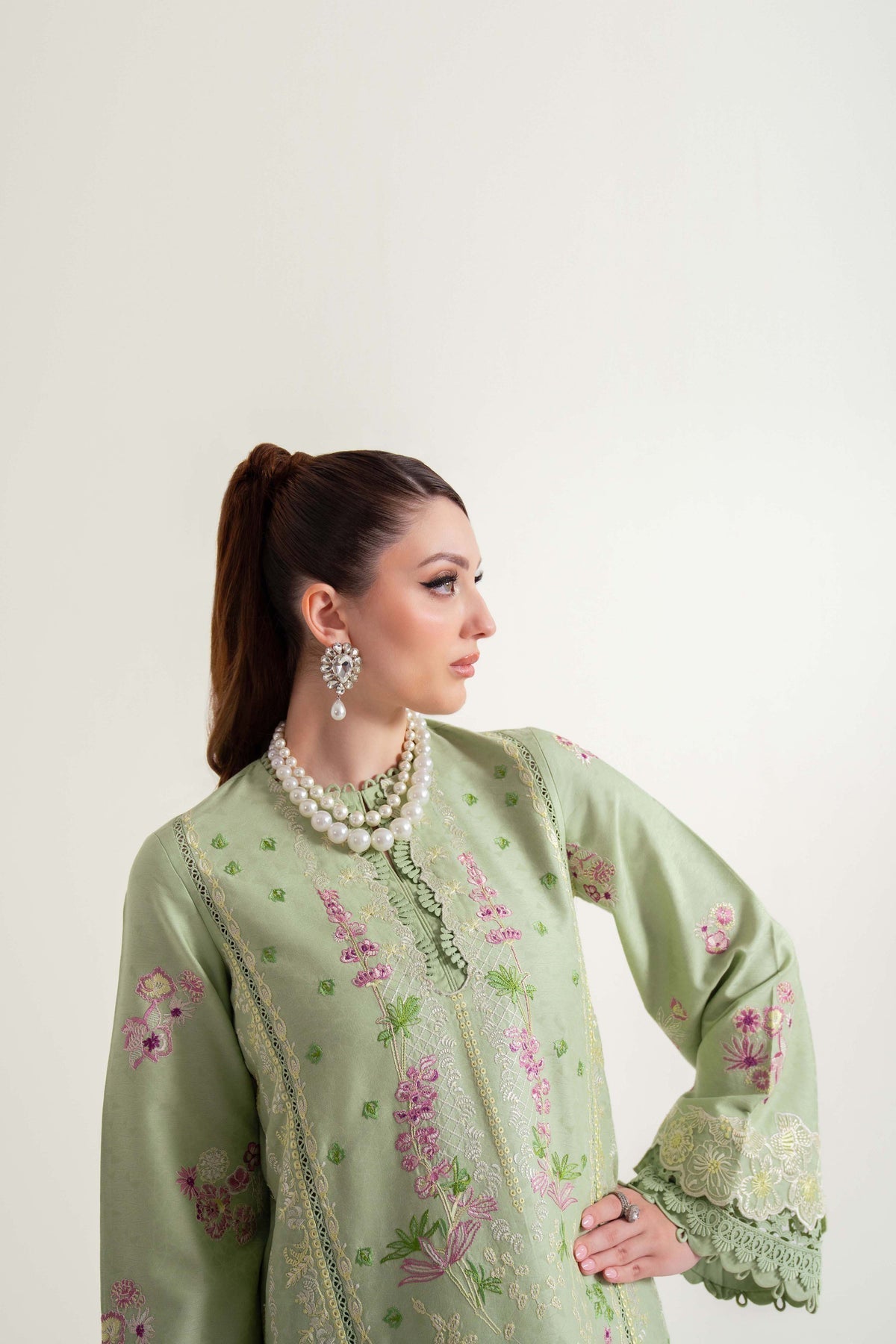 Sable Vogue | Luxury Lawn 25 | SL-09-25-V2