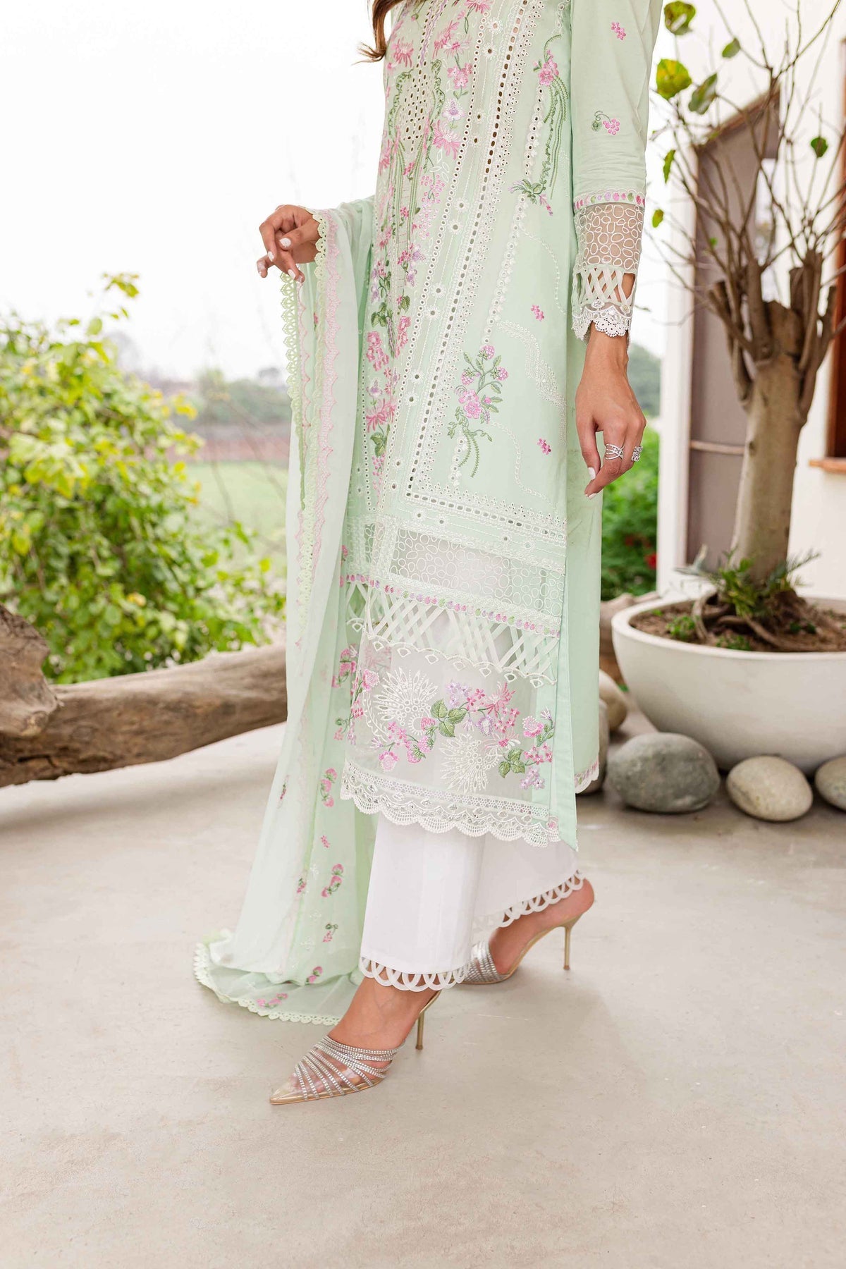 Sable Vogue | Shiree Lawn 24 | Mint Garden