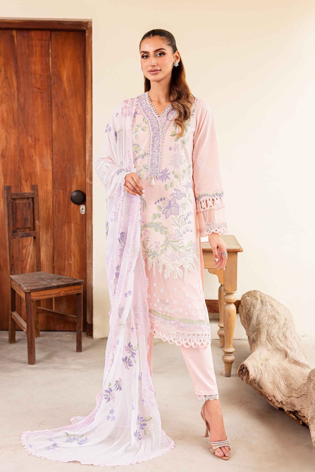 Sable Vogue | Shiree Lawn 24 | Rose Garden