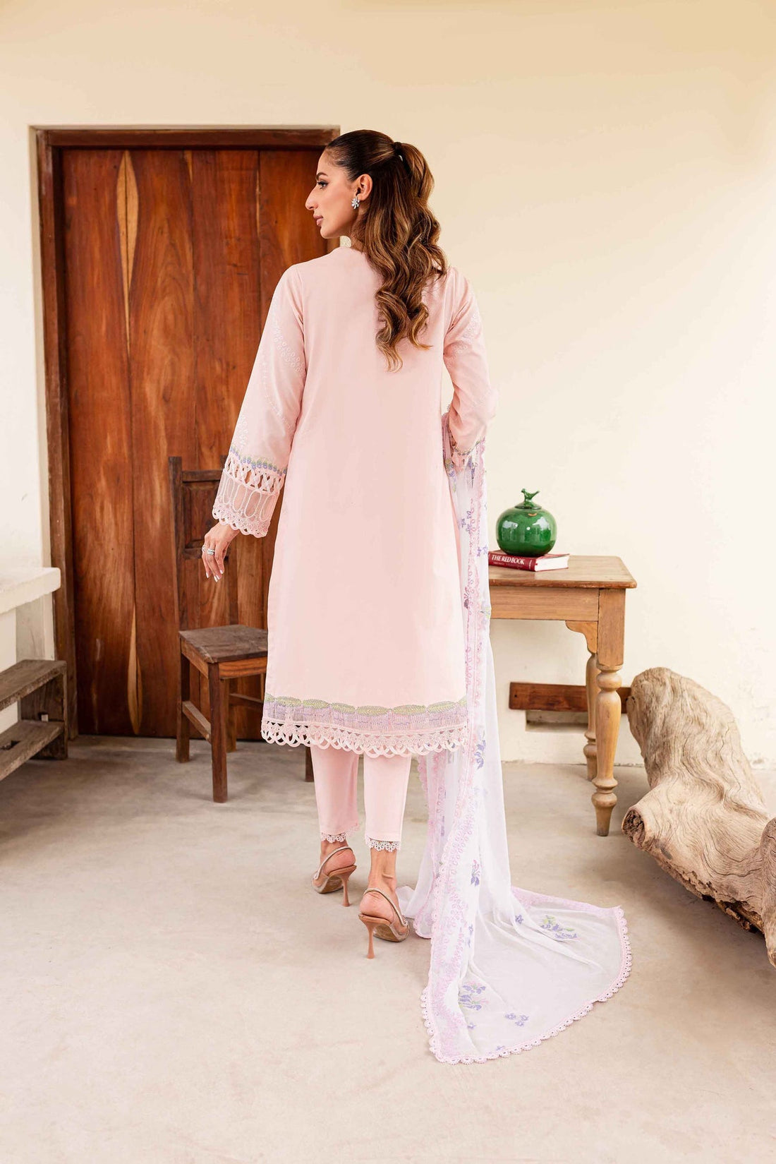 Sable Vogue | Shiree Lawn 24 | Rose Garden