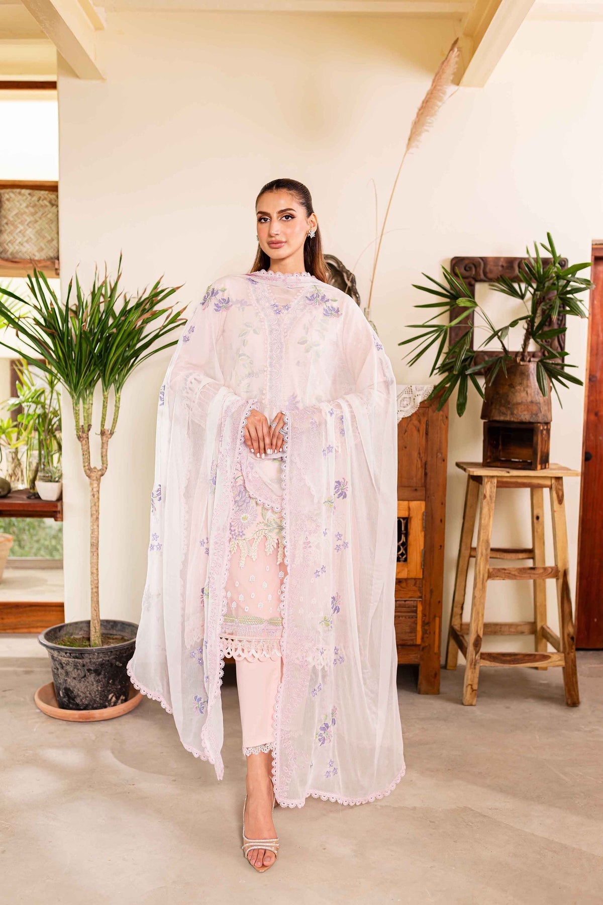 Sable Vogue | Shiree Lawn 24 | Rose Garden