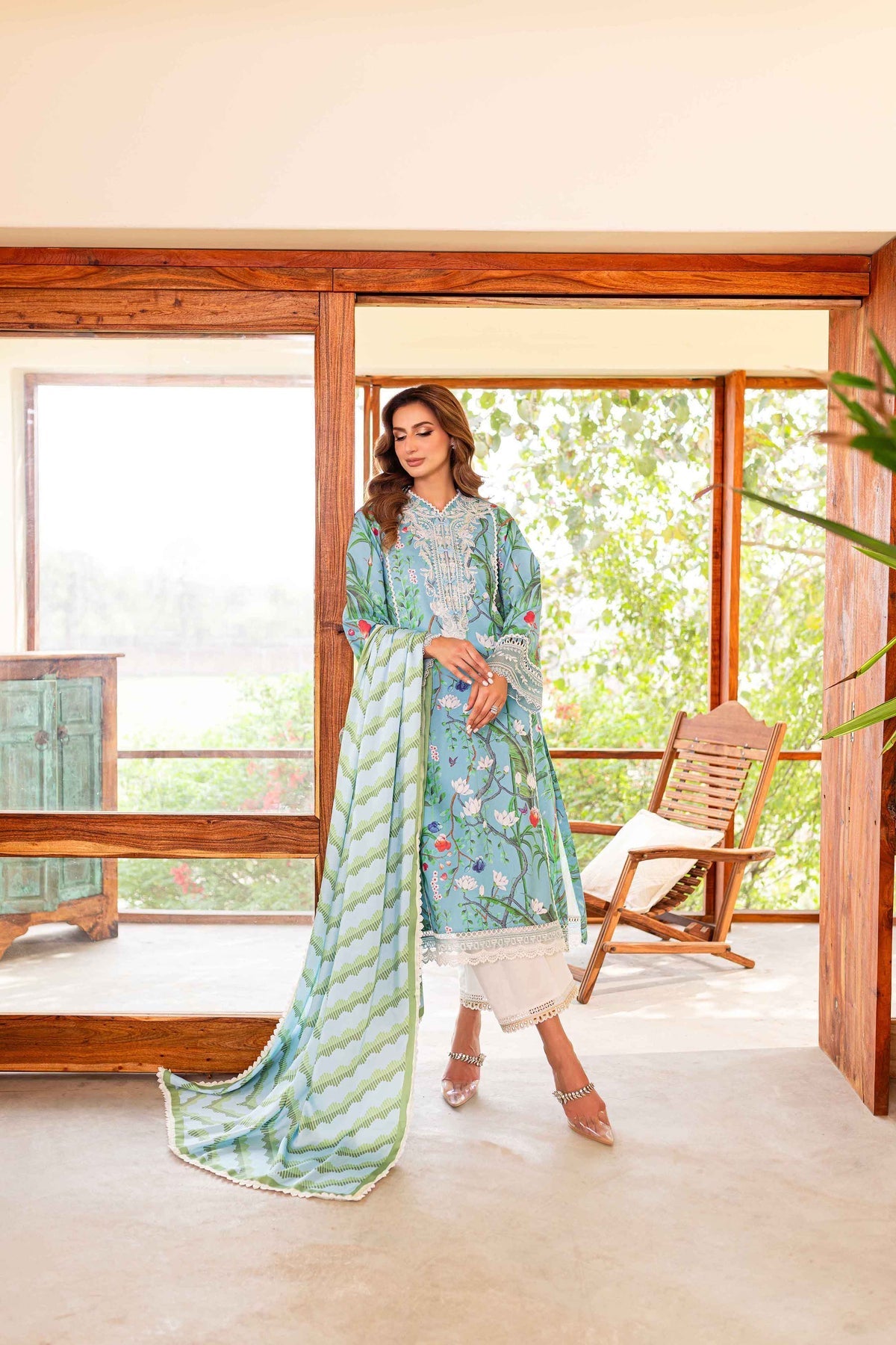 Sable Vogue | Shiree Lawn 24 | Flower Of Paradise
