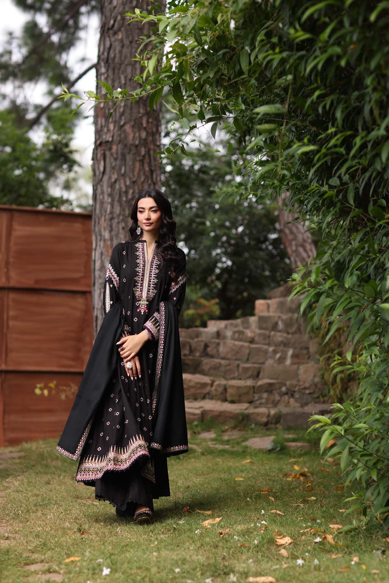 Noor by Saadia Asad | Suzaankari Winter 24 | D05 - Official Noor by Saadia Asad - Agha Fabrics UK