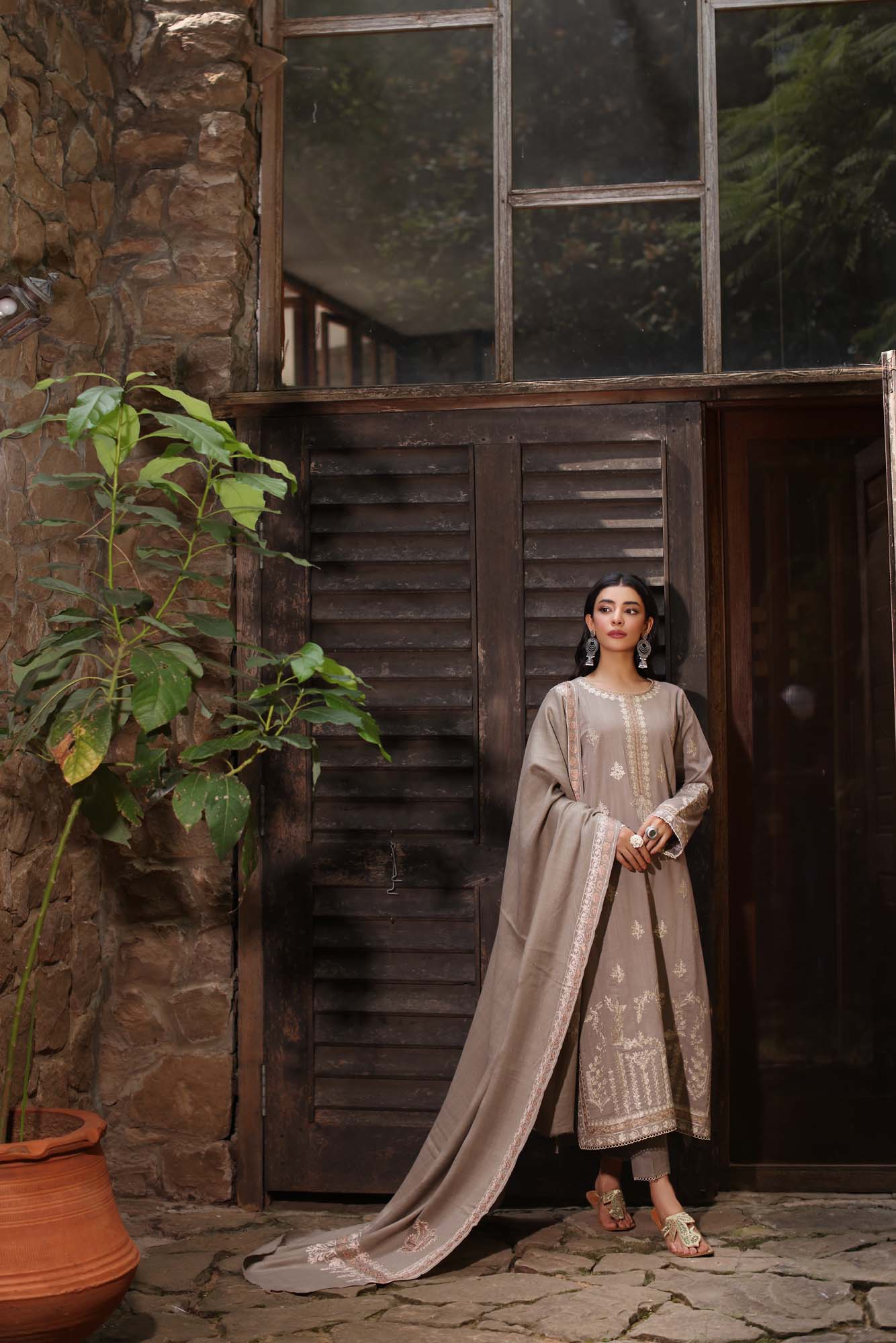 Noor by Saadia Asad | Suzaankari Winter 24 | D07 - Official Noor by Saadia Asad - Agha Fabrics UK