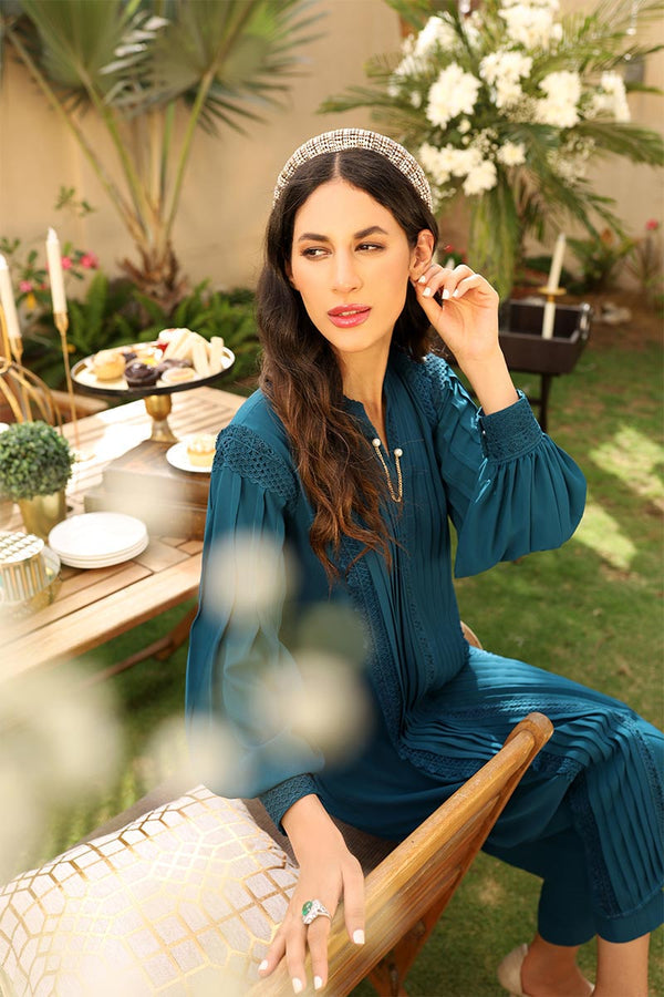 Sana Abbas | La Fiesta | Noire