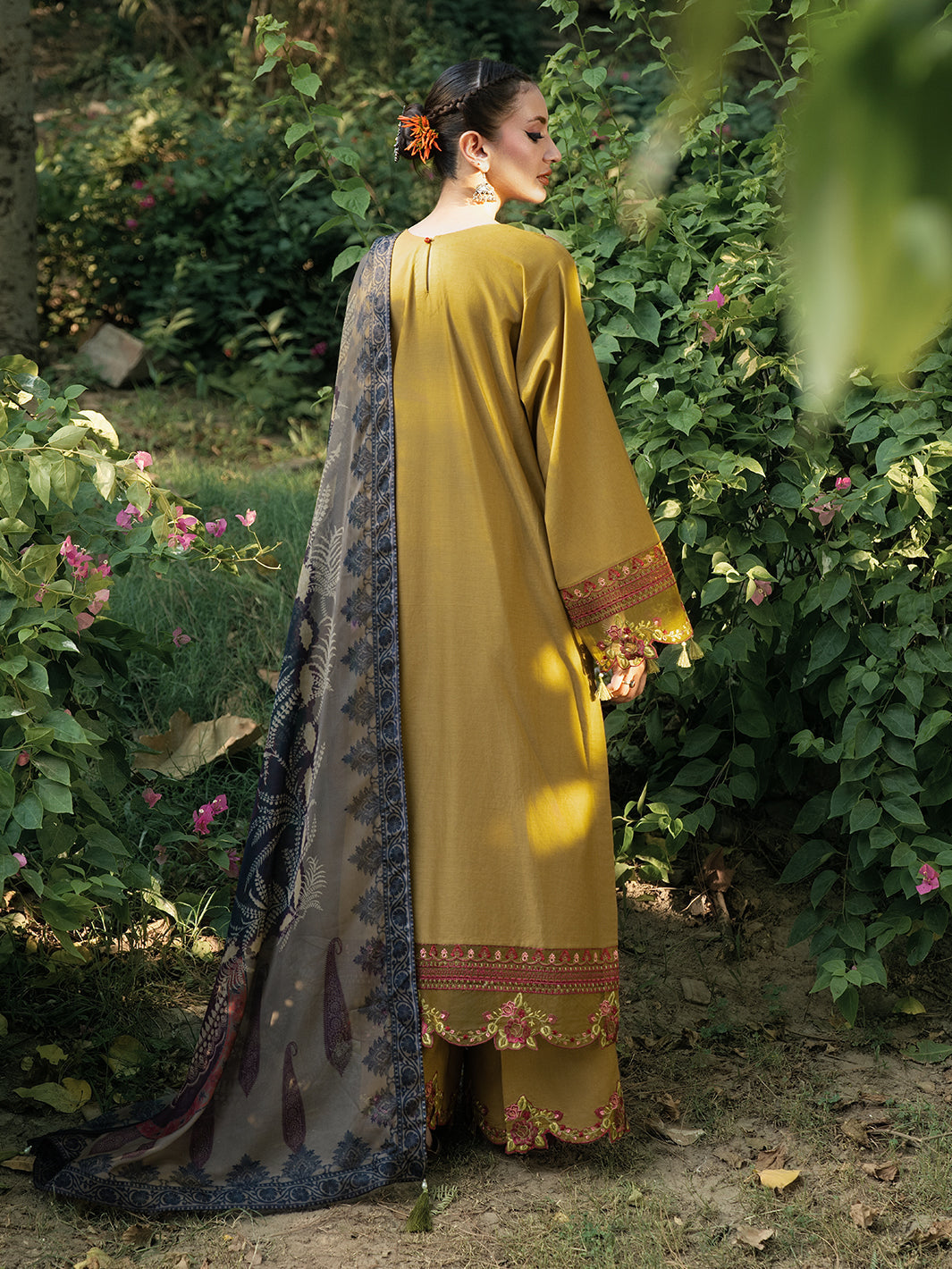 Hemstitch | The Garden Lawn | Sandalwood