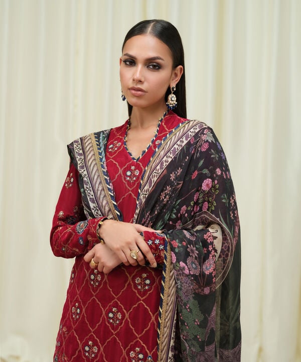 Sapphire | Fall Winter 25 | 3 Piece - Embroidered Velvet Suit U3FELX25V621