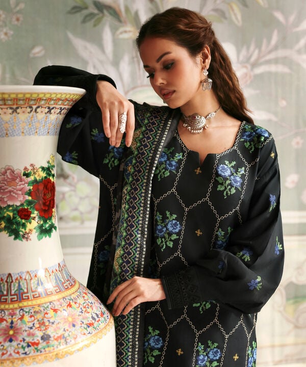 Sapphire | Fall Winter 25 | 3 Piece - Embroidered Raw Silk Suit U3FELX25V847