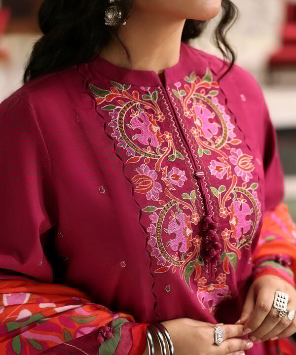 Sapphire | Fall Winter 25 | 3 Piece - Embroidered Twill Suit U3PESG25V822