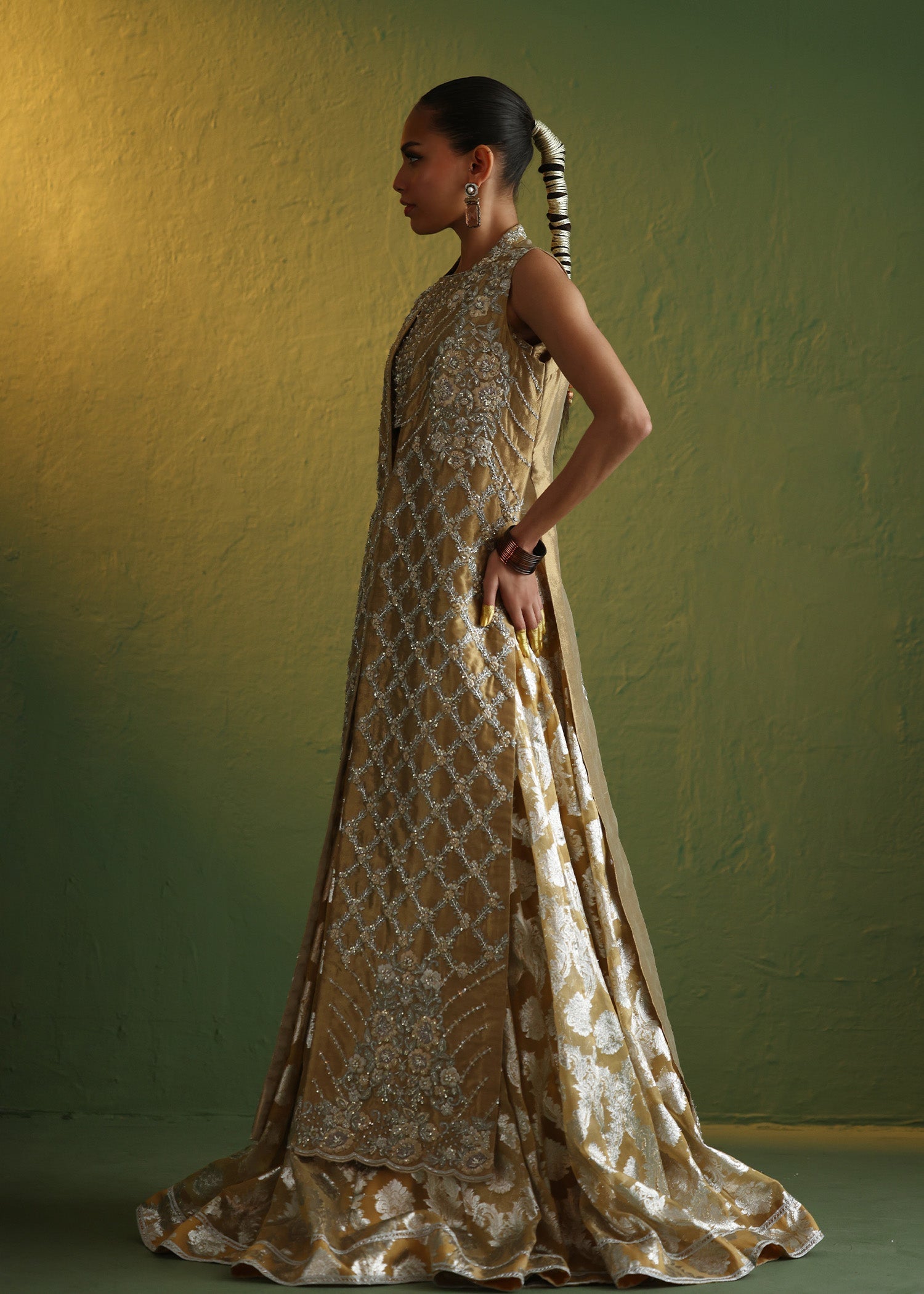 Umsha | Gulon Main Rang | Golden Glow