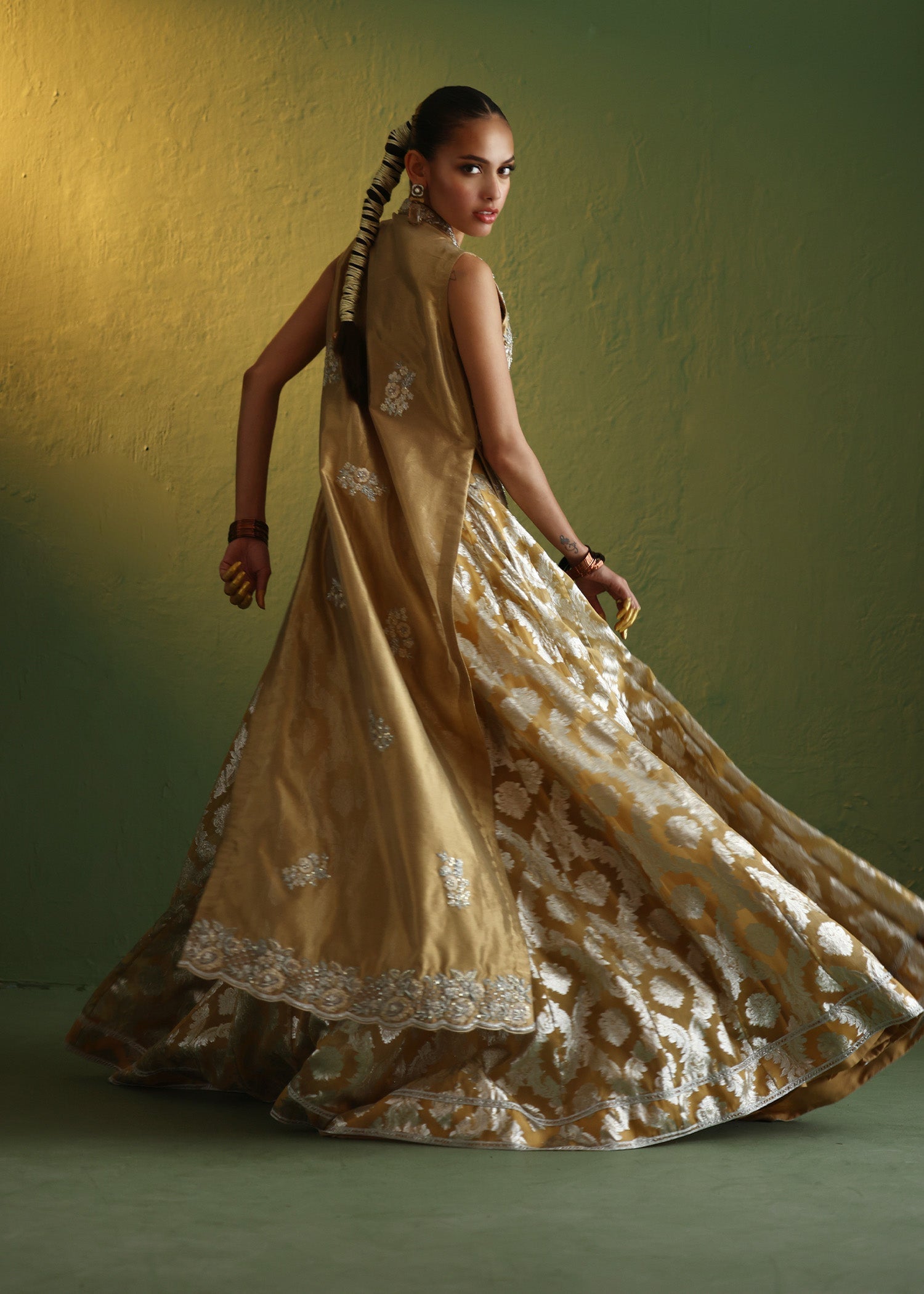 Umsha | Gulon Main Rang | Golden Glow