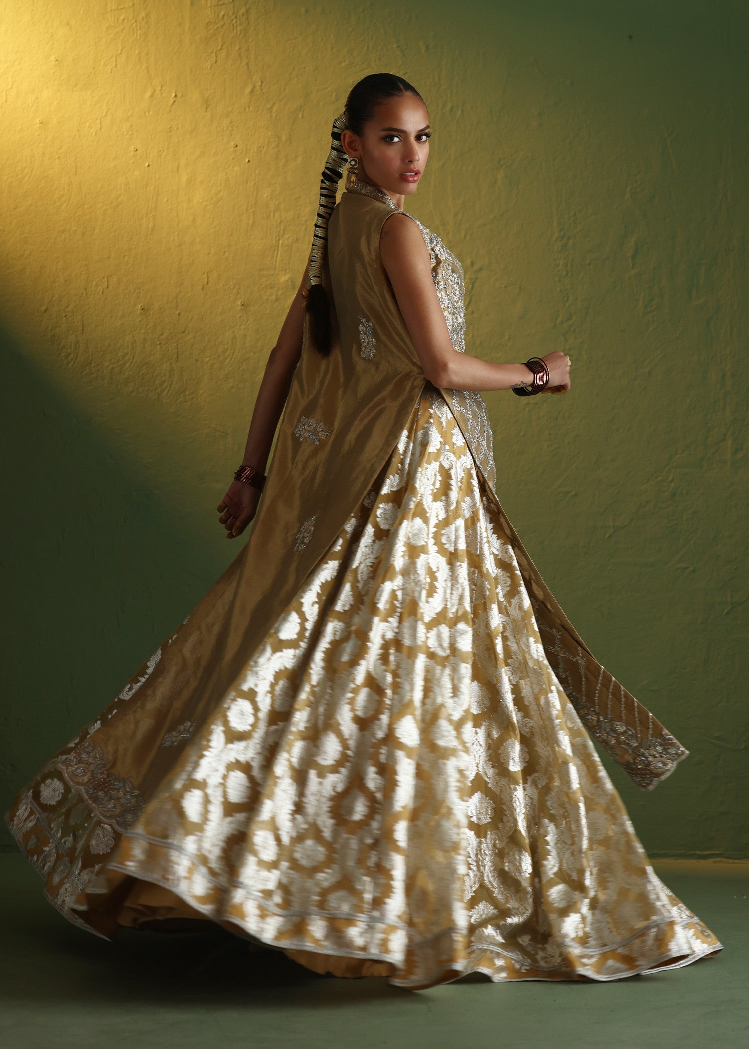 Umsha | Gulon Main Rang | Golden Glow