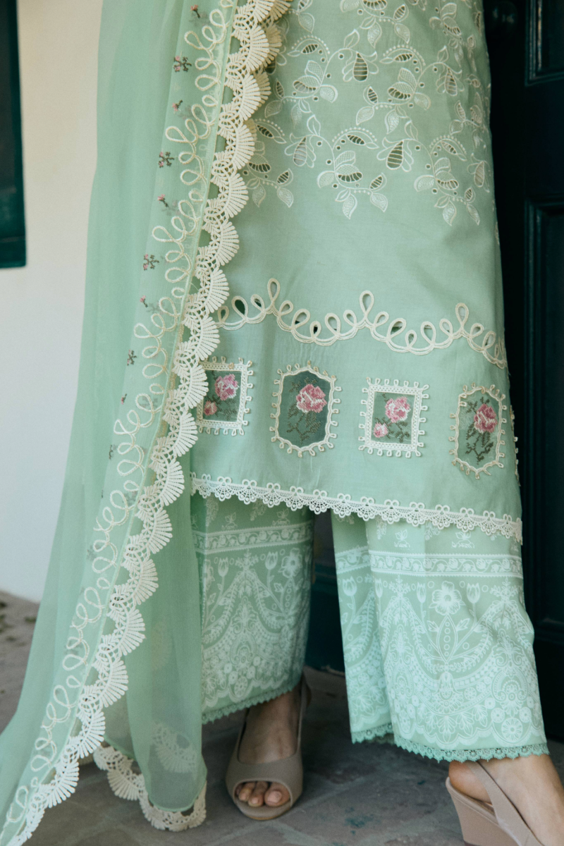 Manara | Vintage Flora 25 | MINA