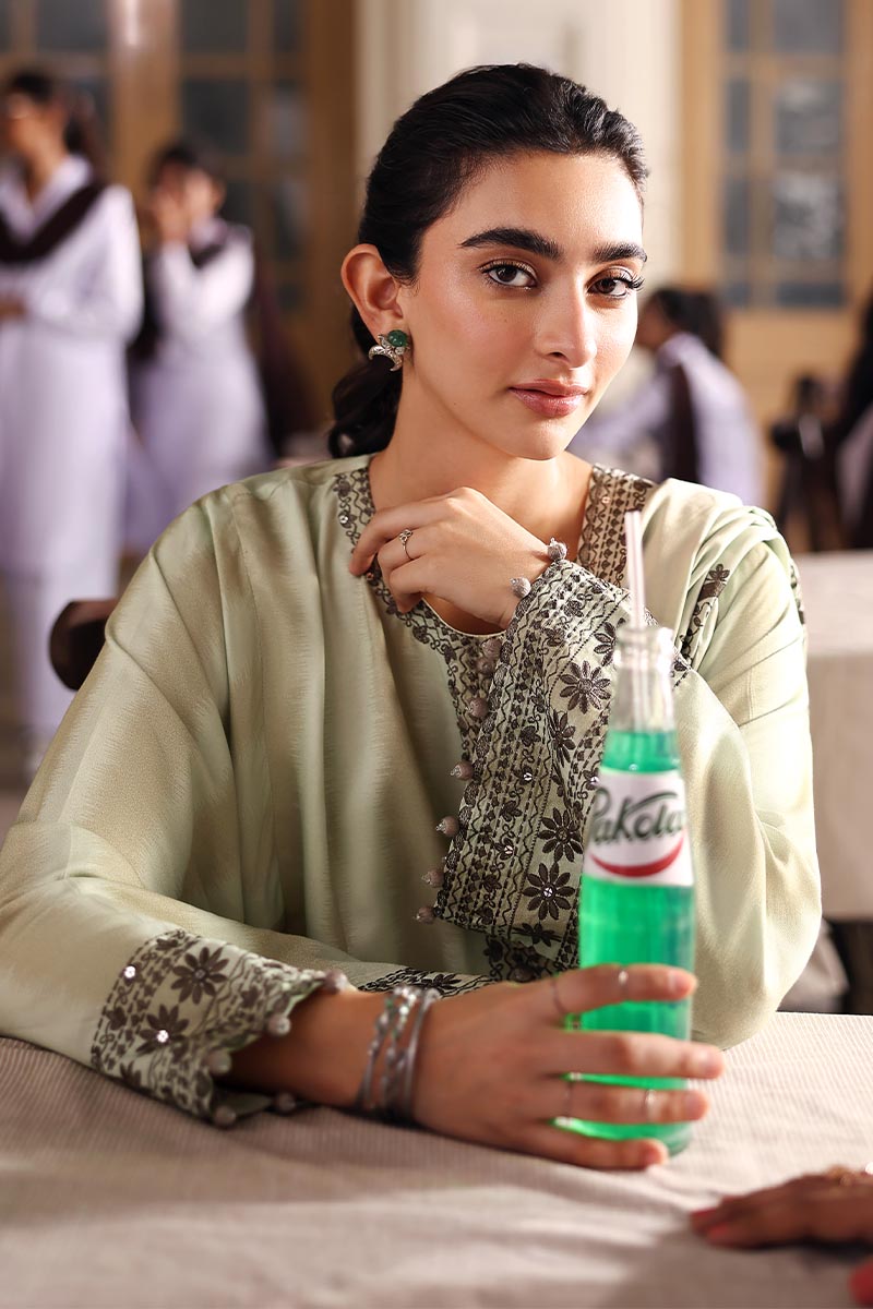 Cross Stitch | Khaddar Linen 25 | BASIL HUES - Official Cross Stitch - Agha Fabrics UK