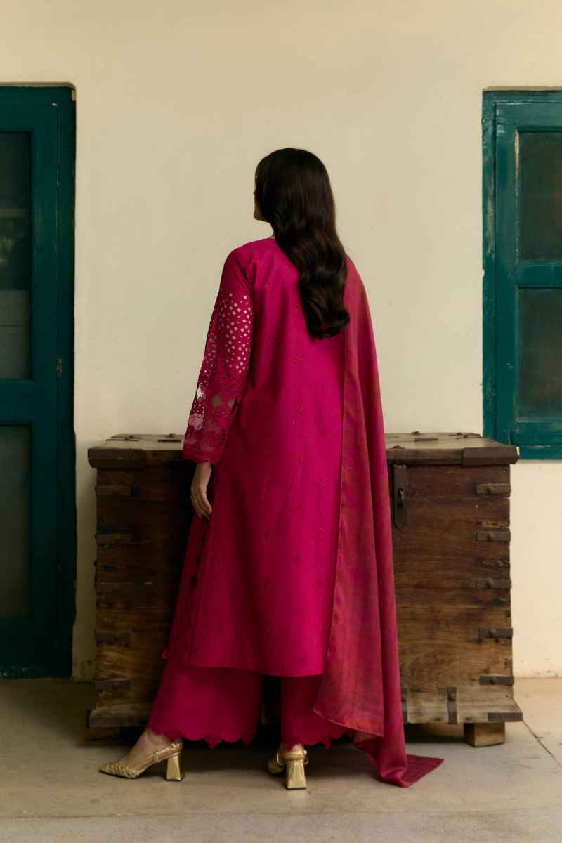 Manara | Vintage Flora 25 | NAZNEEN