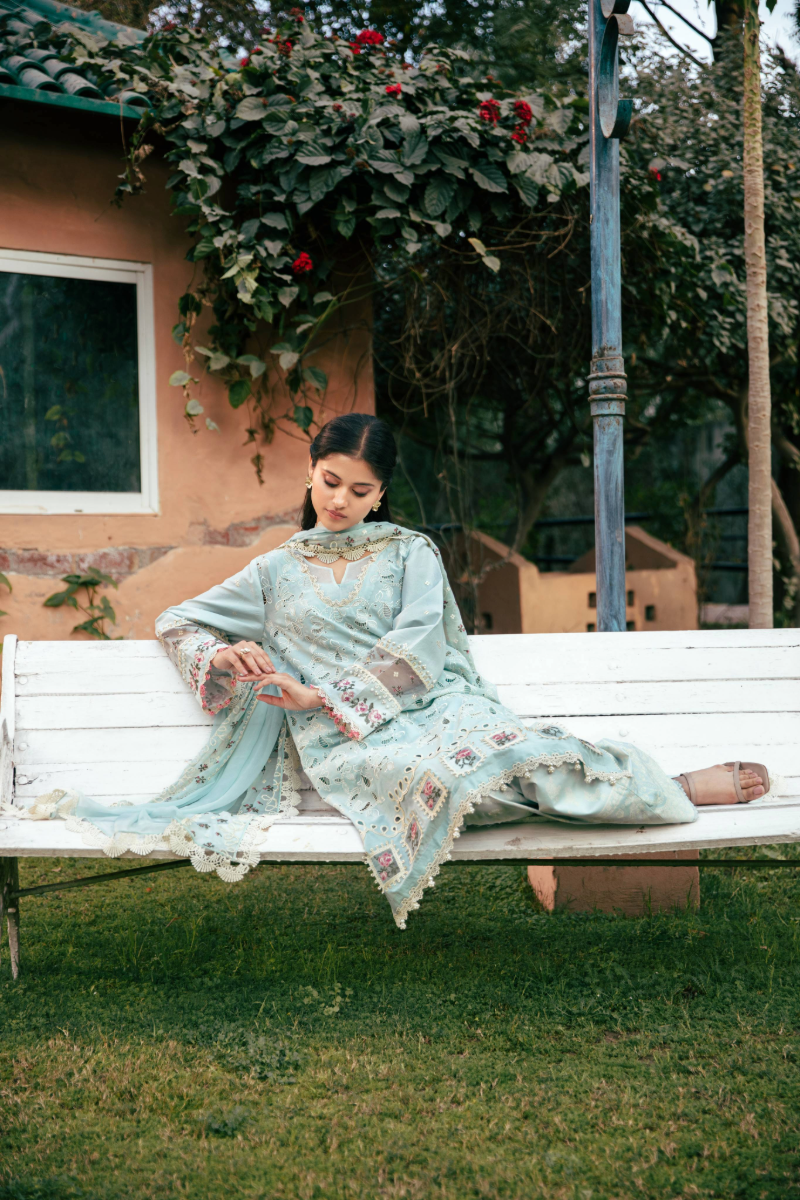 Manara | Vintage Flora 25 | SERENA