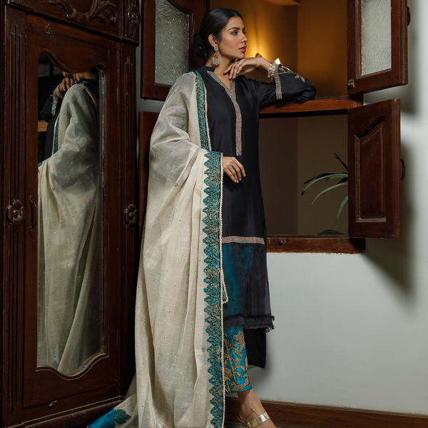 Wahajmkhan | Bahar Begum Formals | BLACK TURQUOISE BEGUM JORA