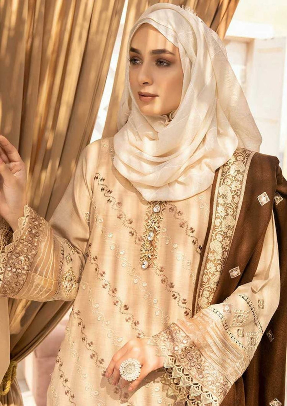 Winter Collection - Dua - Gul e Zarki - Camellia - Wool - D#09