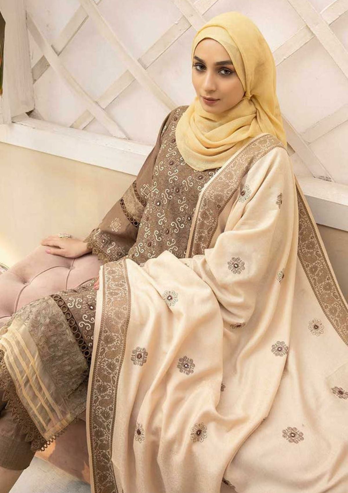 Winter Collection - Dua - Gul e Zarki - Camellia - Wool - D#10