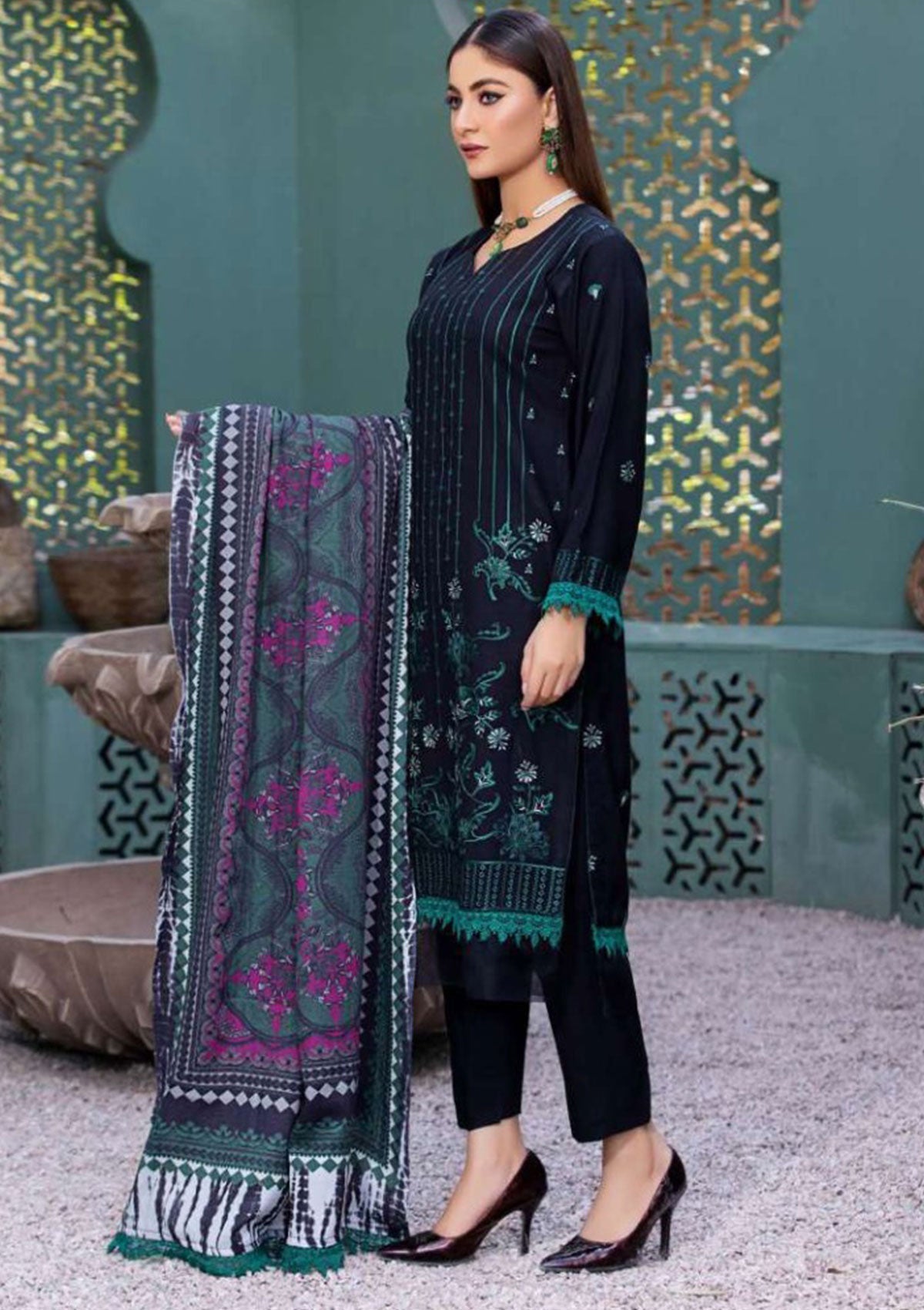 Winter Collection - Noor Jahan - Crimson - D#05