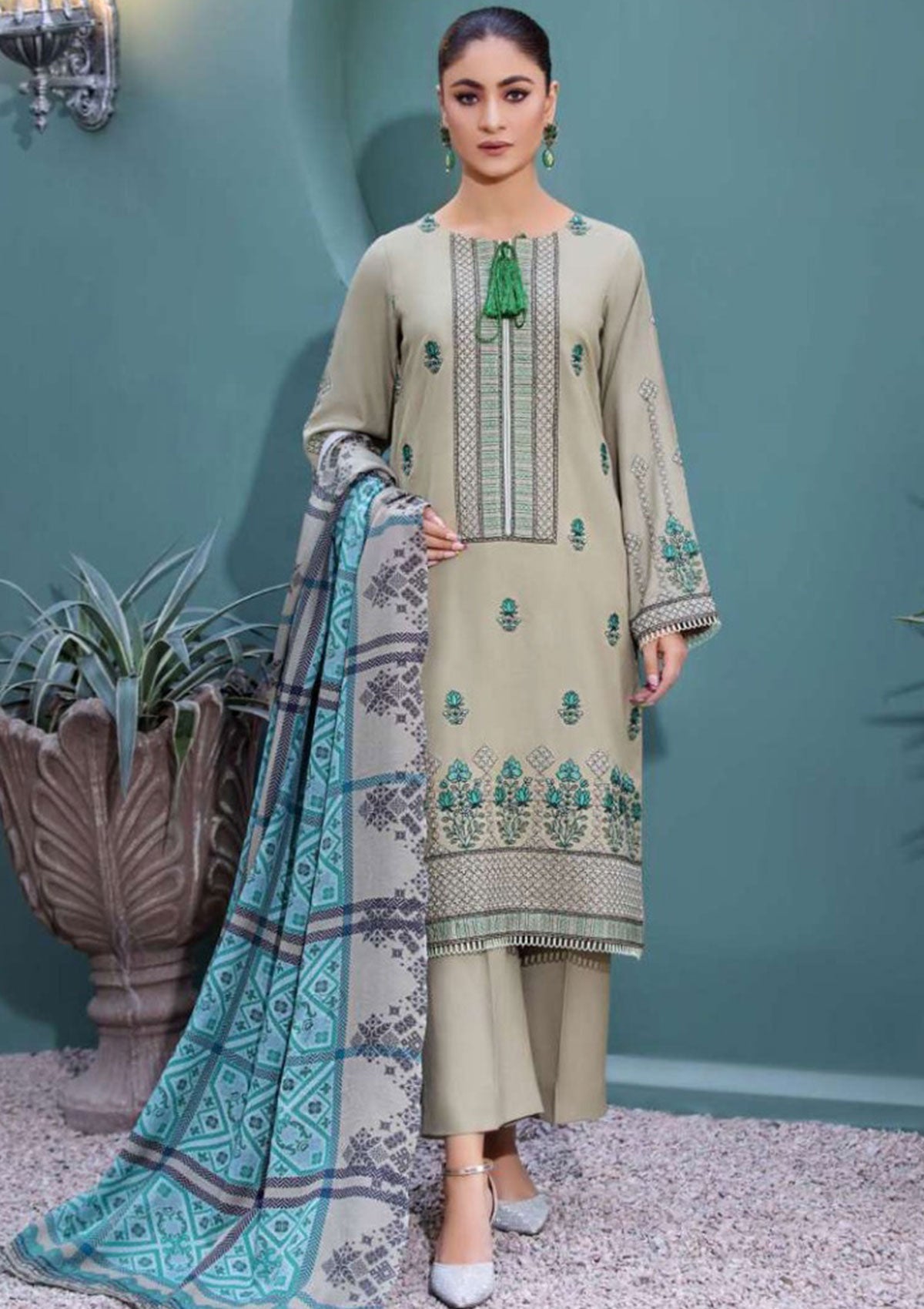 Winter Collection - Noor Jahan - Crimson - D#09