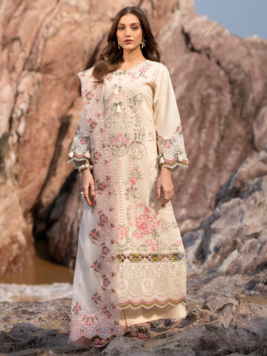 Mahnur | Sirena Luxury Lawn 25 | Wisteria