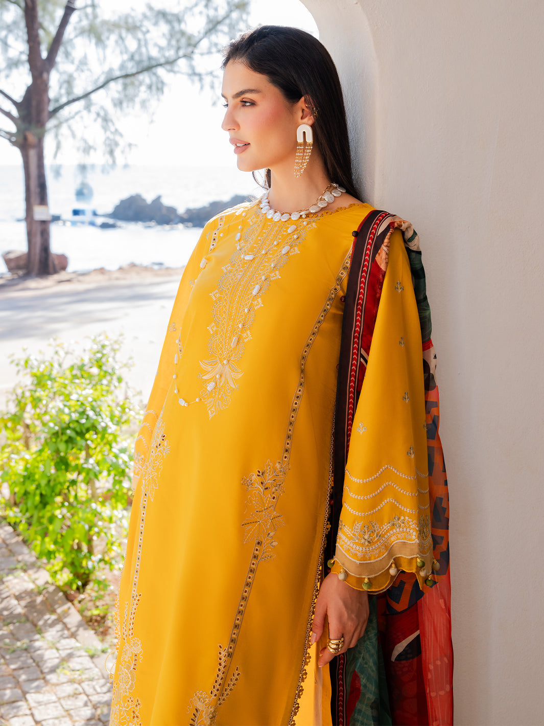 Izel | Dareen Luxury Lawn 26 | Zareen