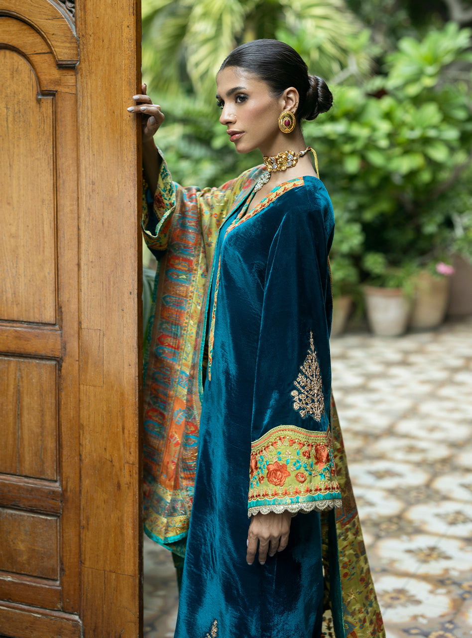 Zainab Chottani | Makhmal Luxe Pret | Soltani