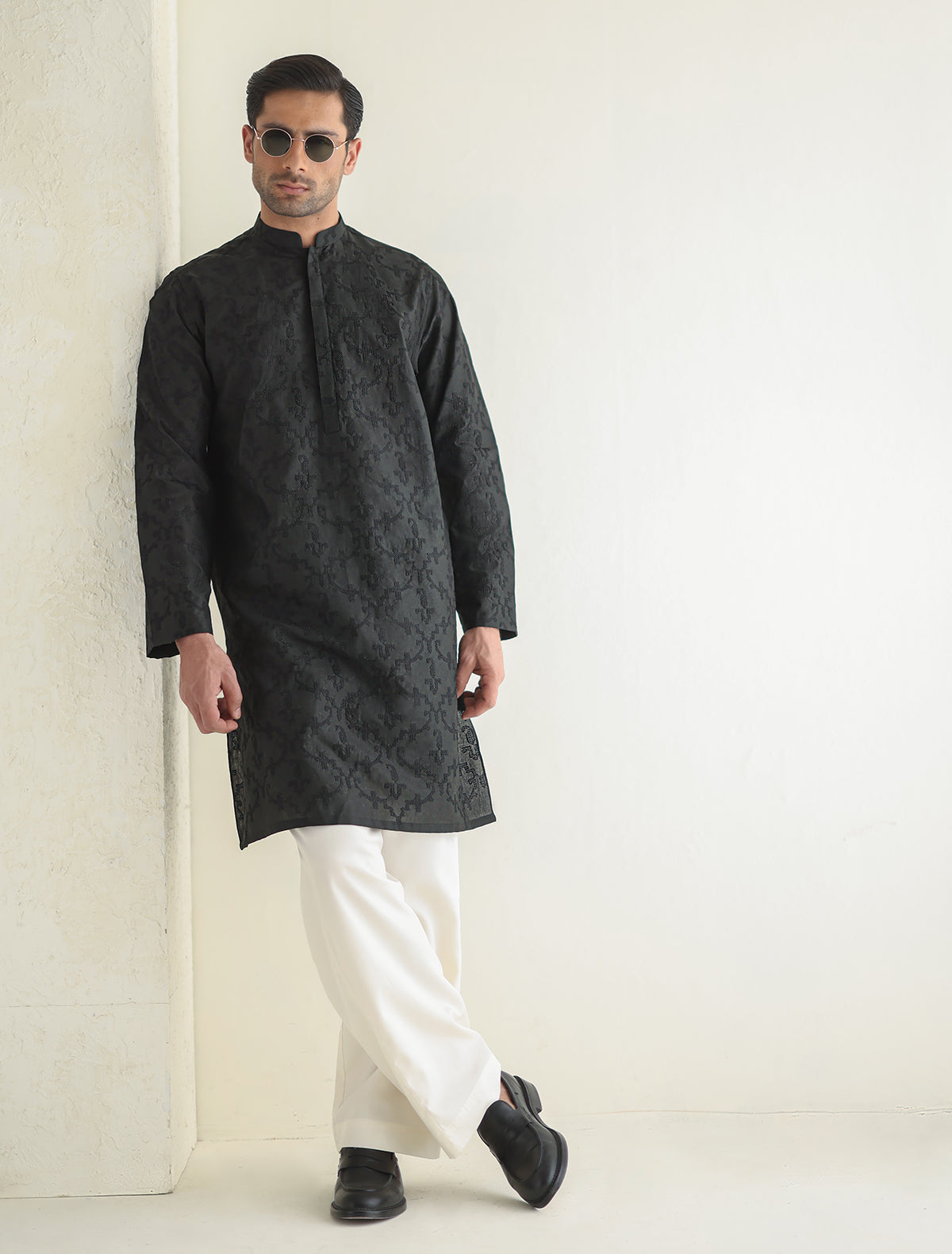 Pakistani Menswear | Ismail Farid - BLACK EMBROIDERED KURTA