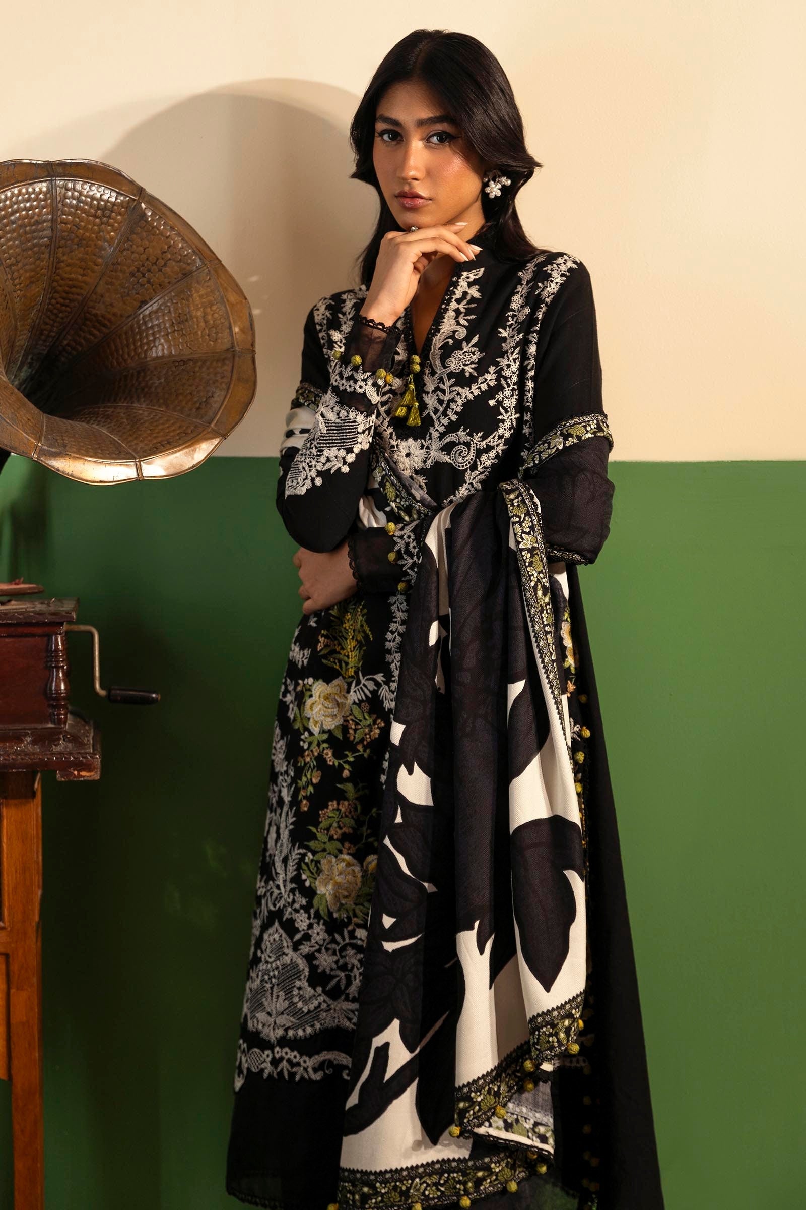 Sana Safinaz | Muzlin Winter 2024 | M243-012B-3AP - Official Sana Safinaz - Agha Fabrics UK