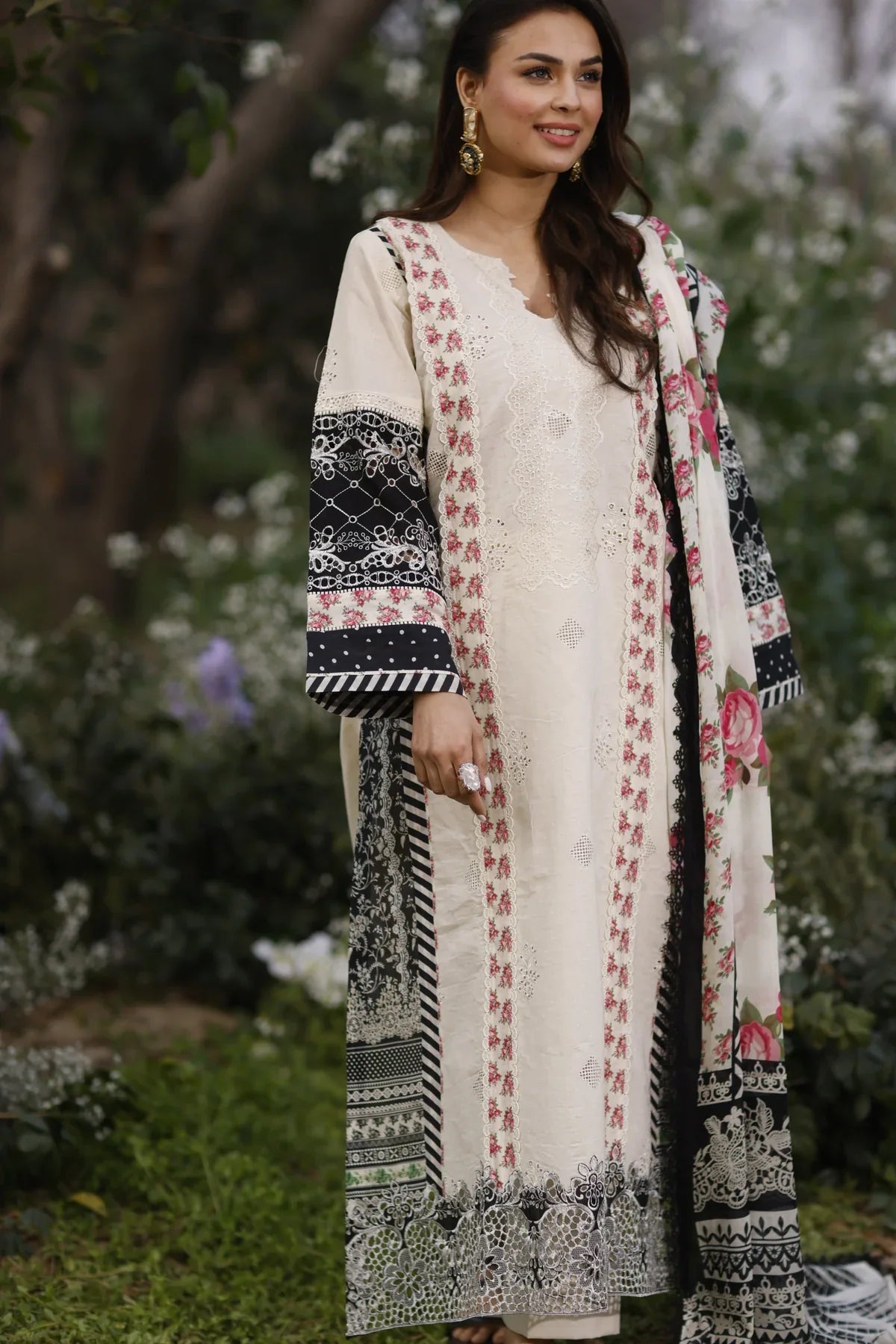 Manara | Vintage Flora 24 | Solaina