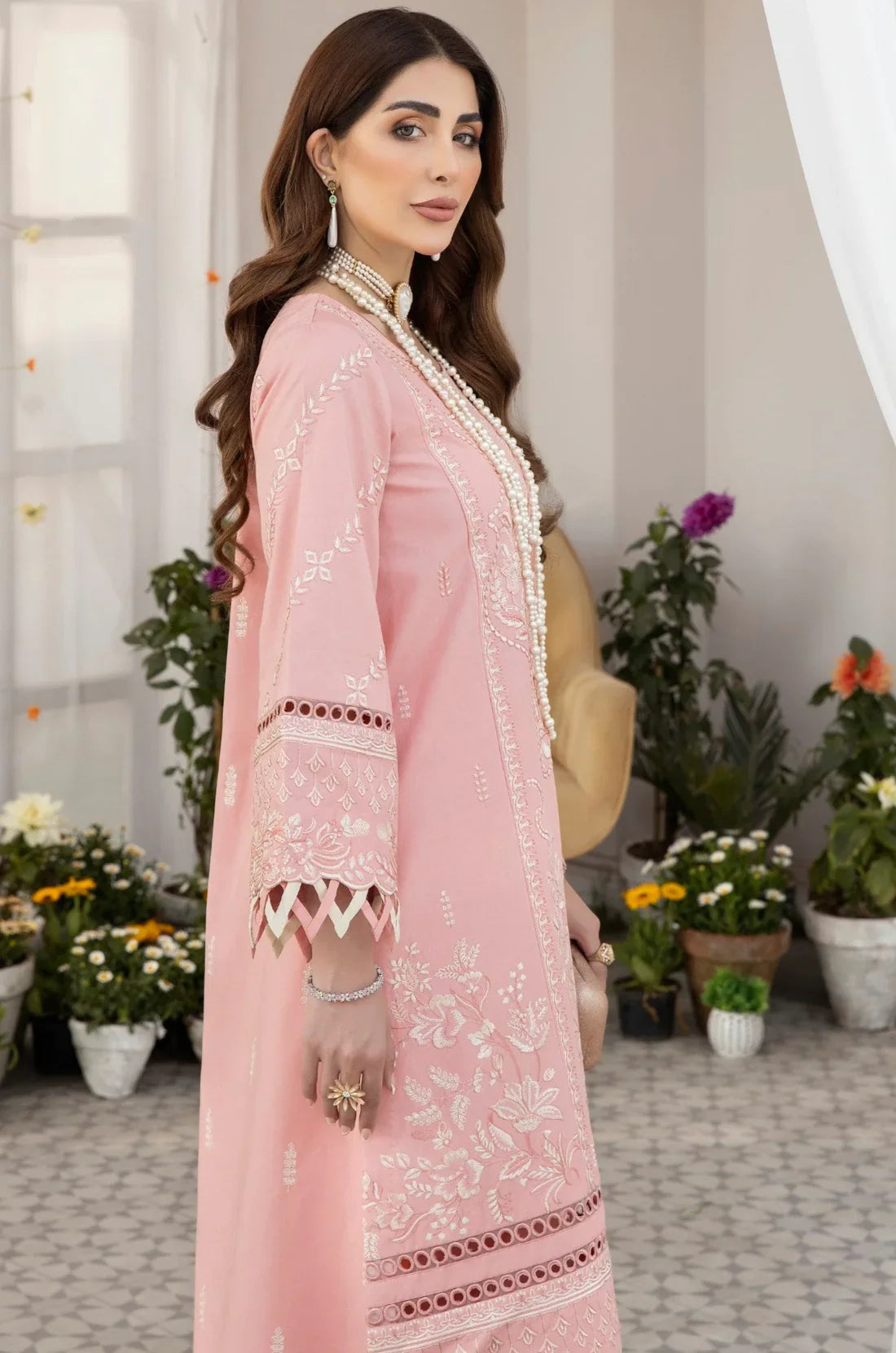 Mohagni | Muntazir Luxury Lawn 24 | AM-07