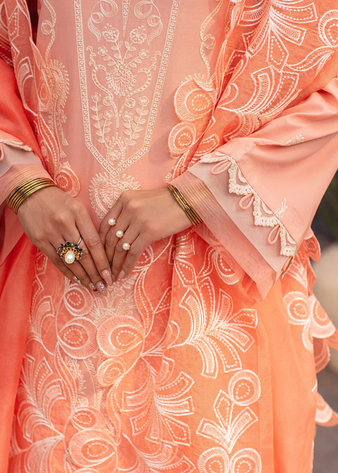 Mohagni | Muntazir Luxury Lawn 24 | CM-01