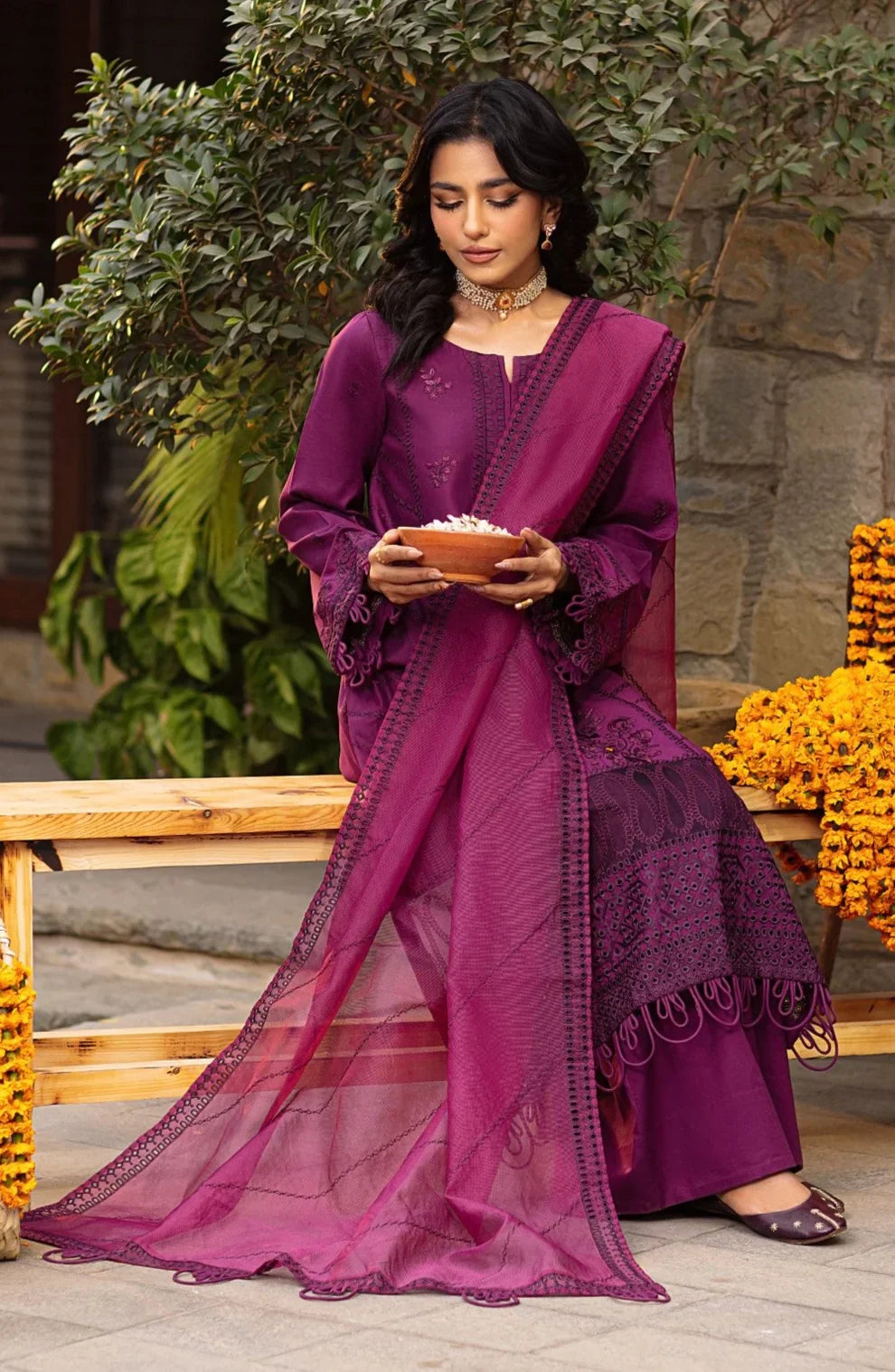 Mohagni | Muntazir Luxury Lawn 24 | CM-02