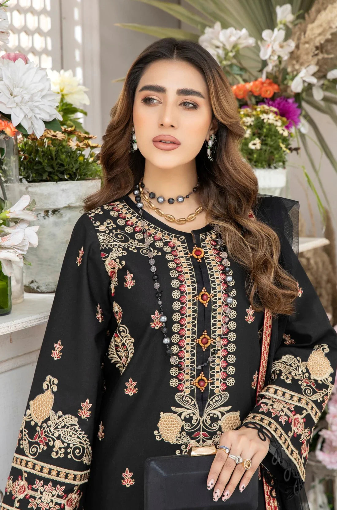 Mohagni | Muntazir Luxury Lawn 24 | AM-05