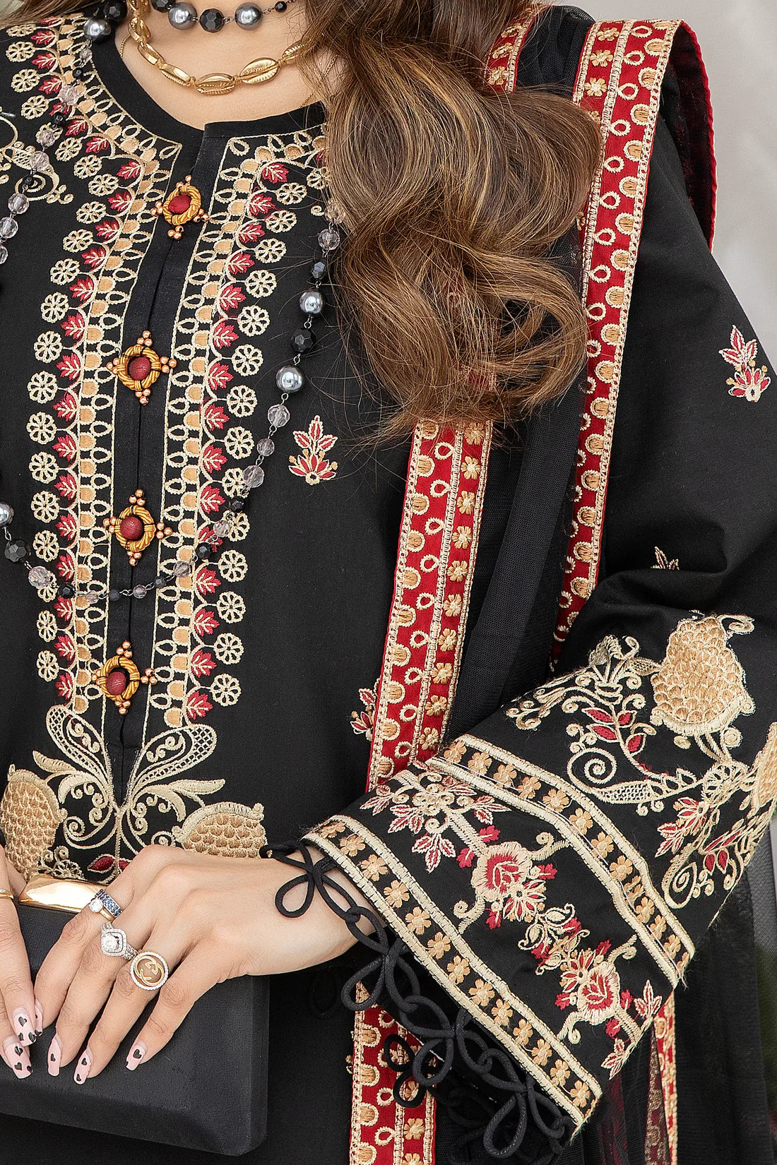 Mohagni | Muntazir Luxury Lawn 24 | AM-05