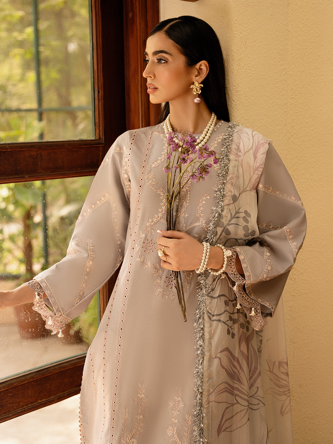 Izel | Dastak Luxury Lawn | SAAYE